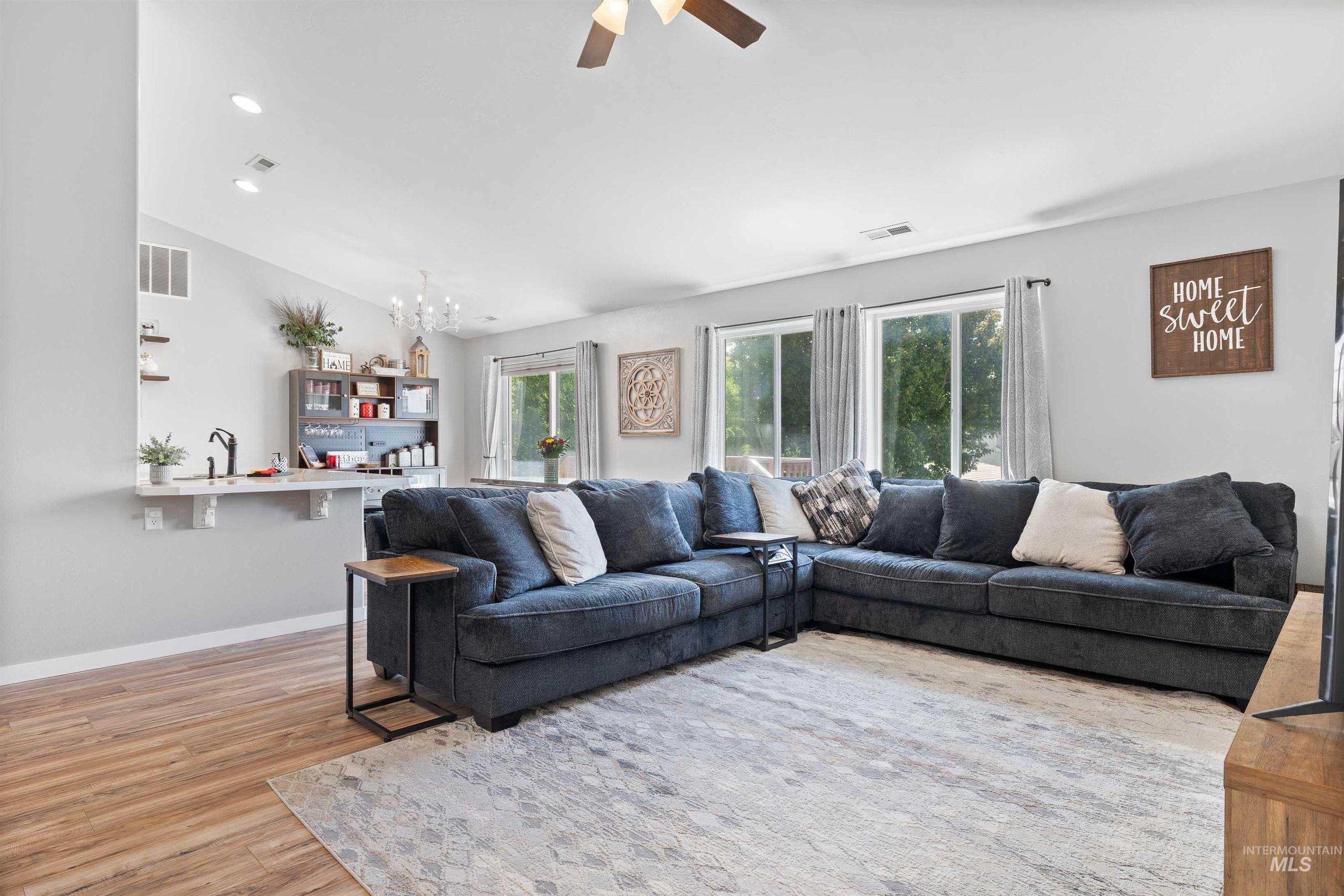 property viewer photo 5