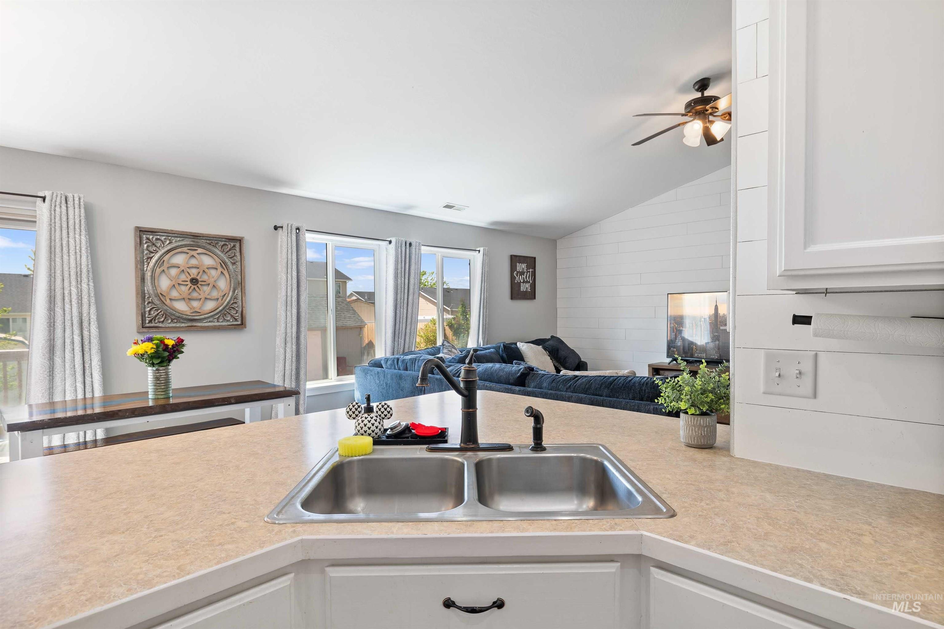 property viewer photo 7