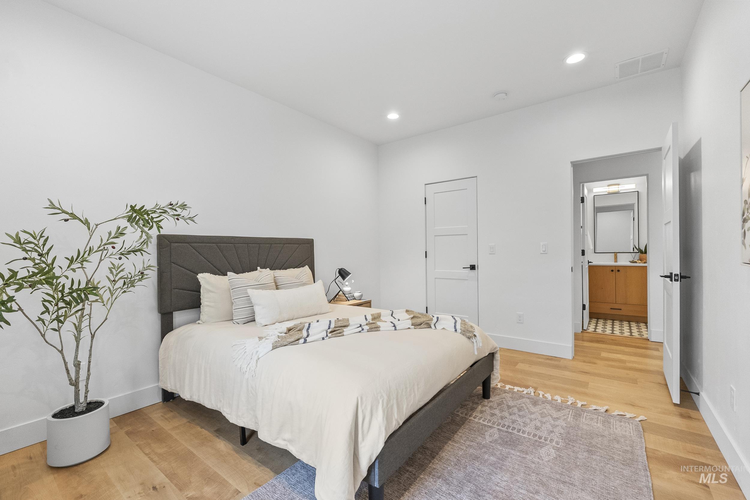 property viewer photo 33