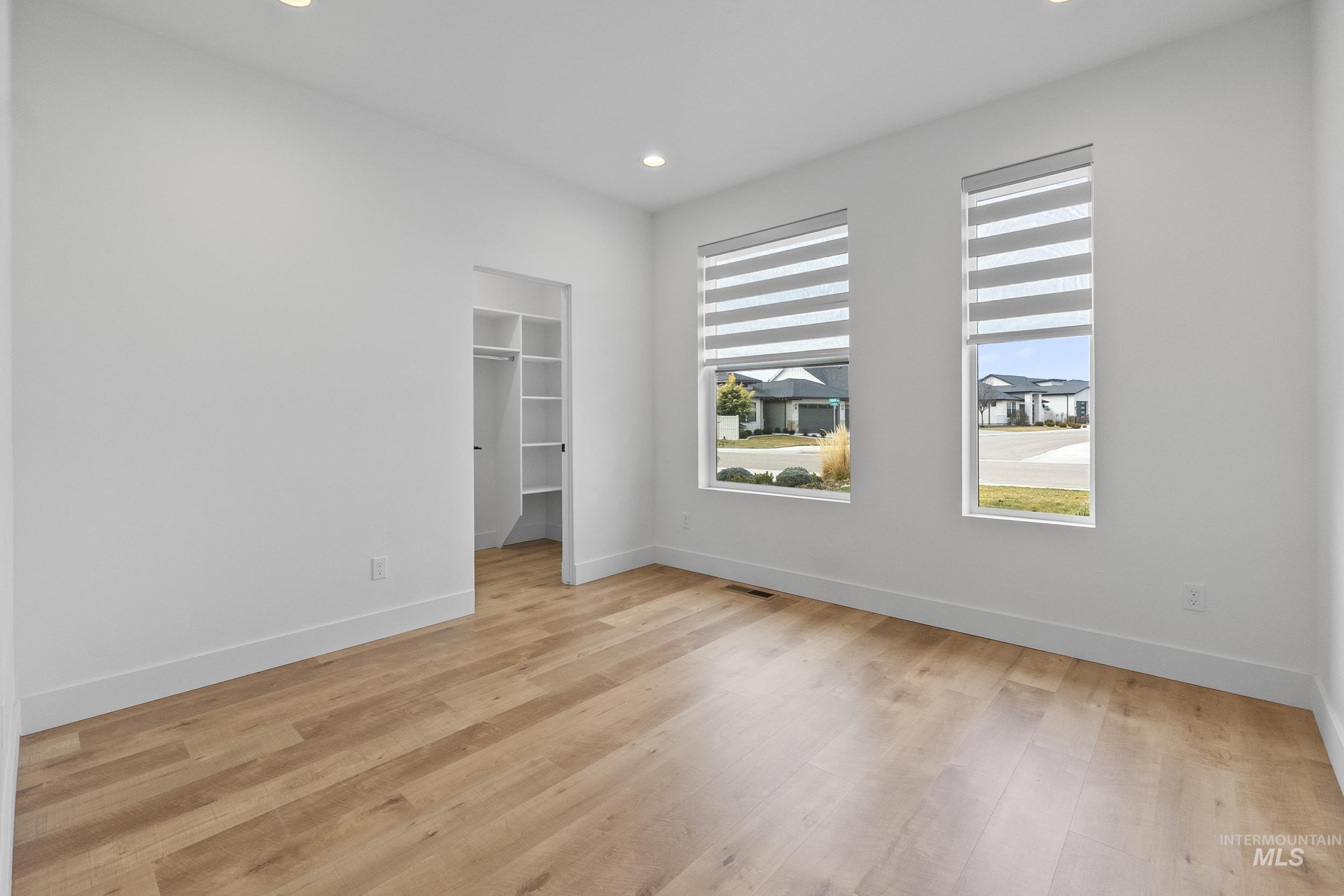 property viewer photo 36