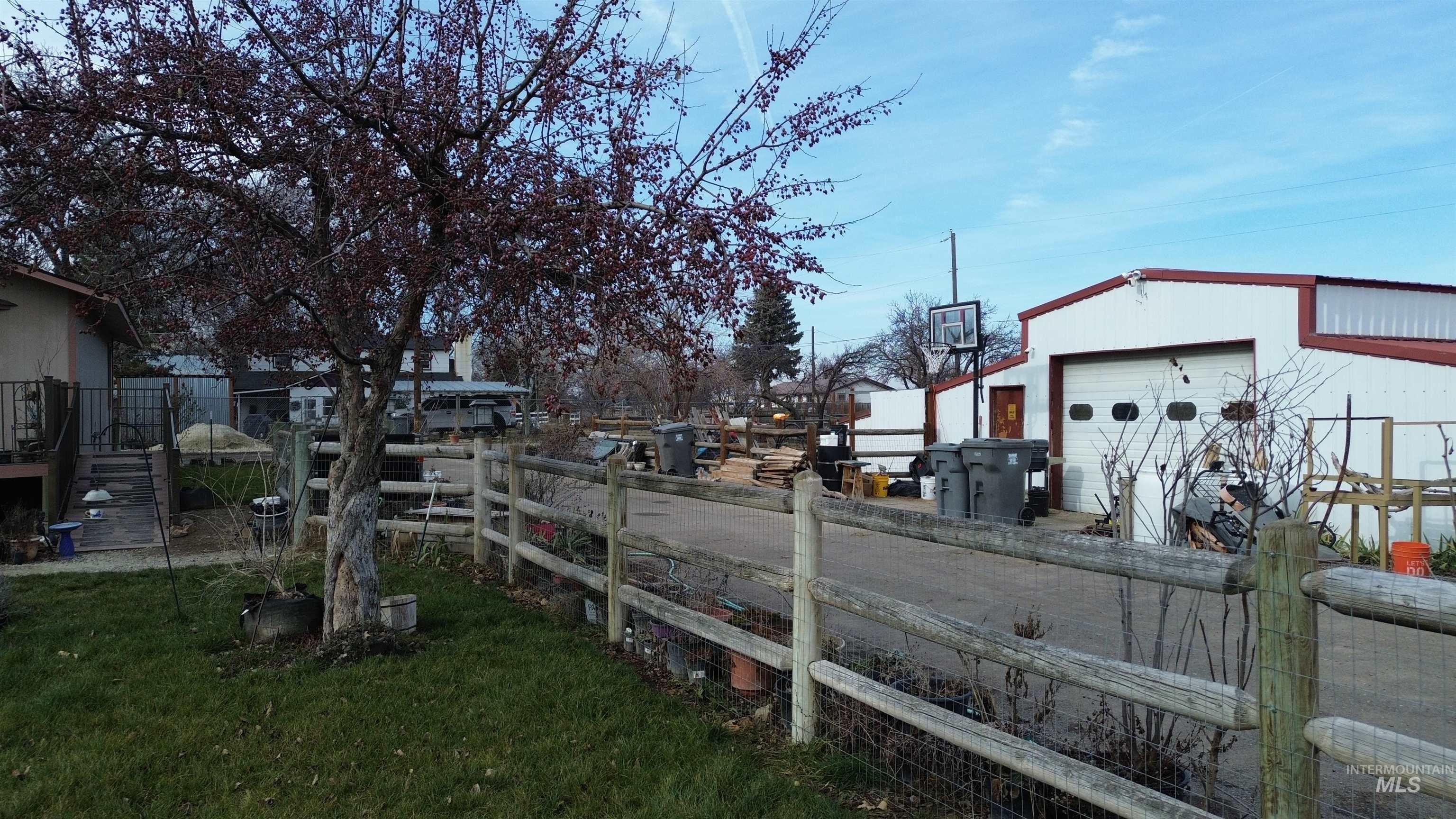 main property photo 30