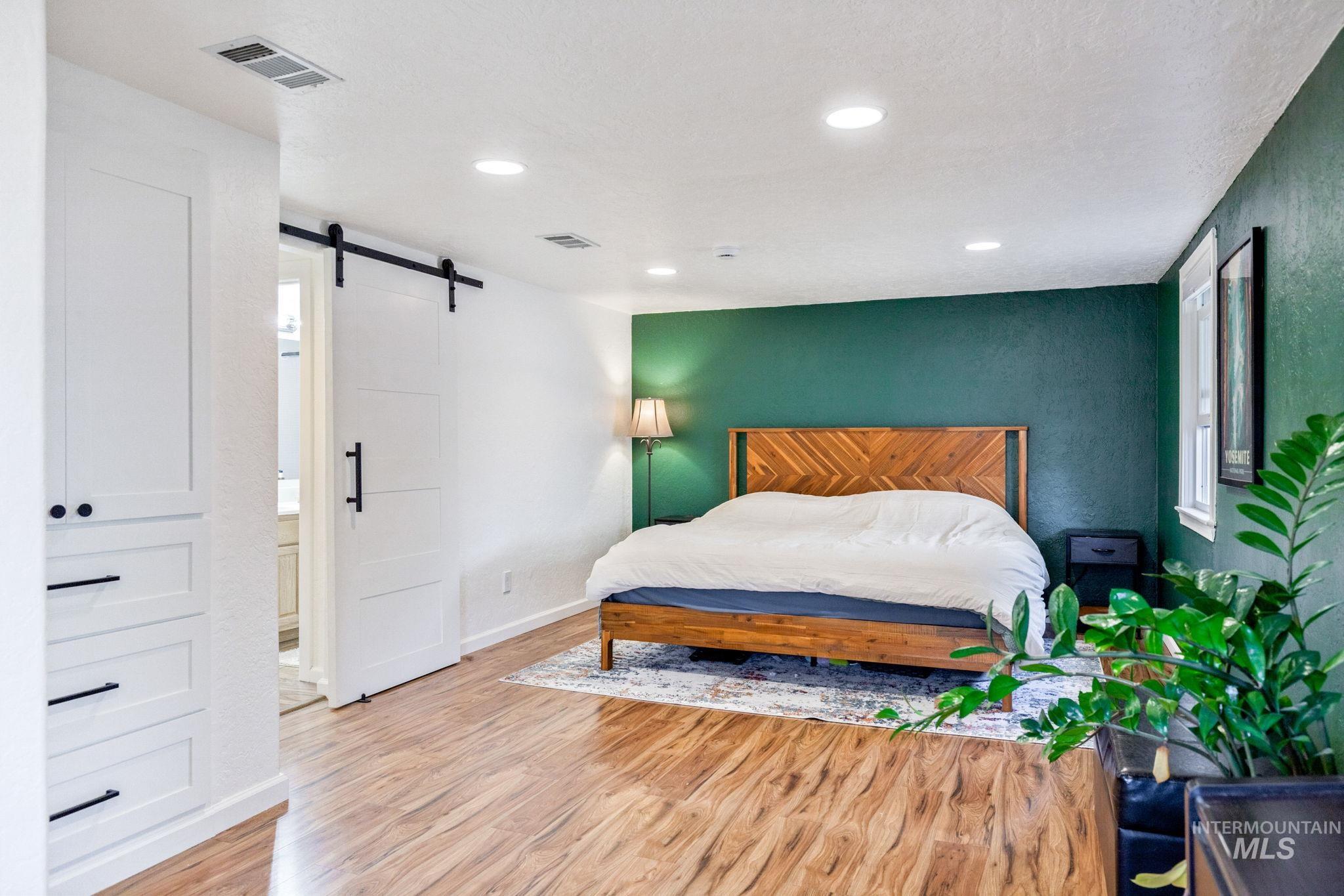 property viewer photo 15