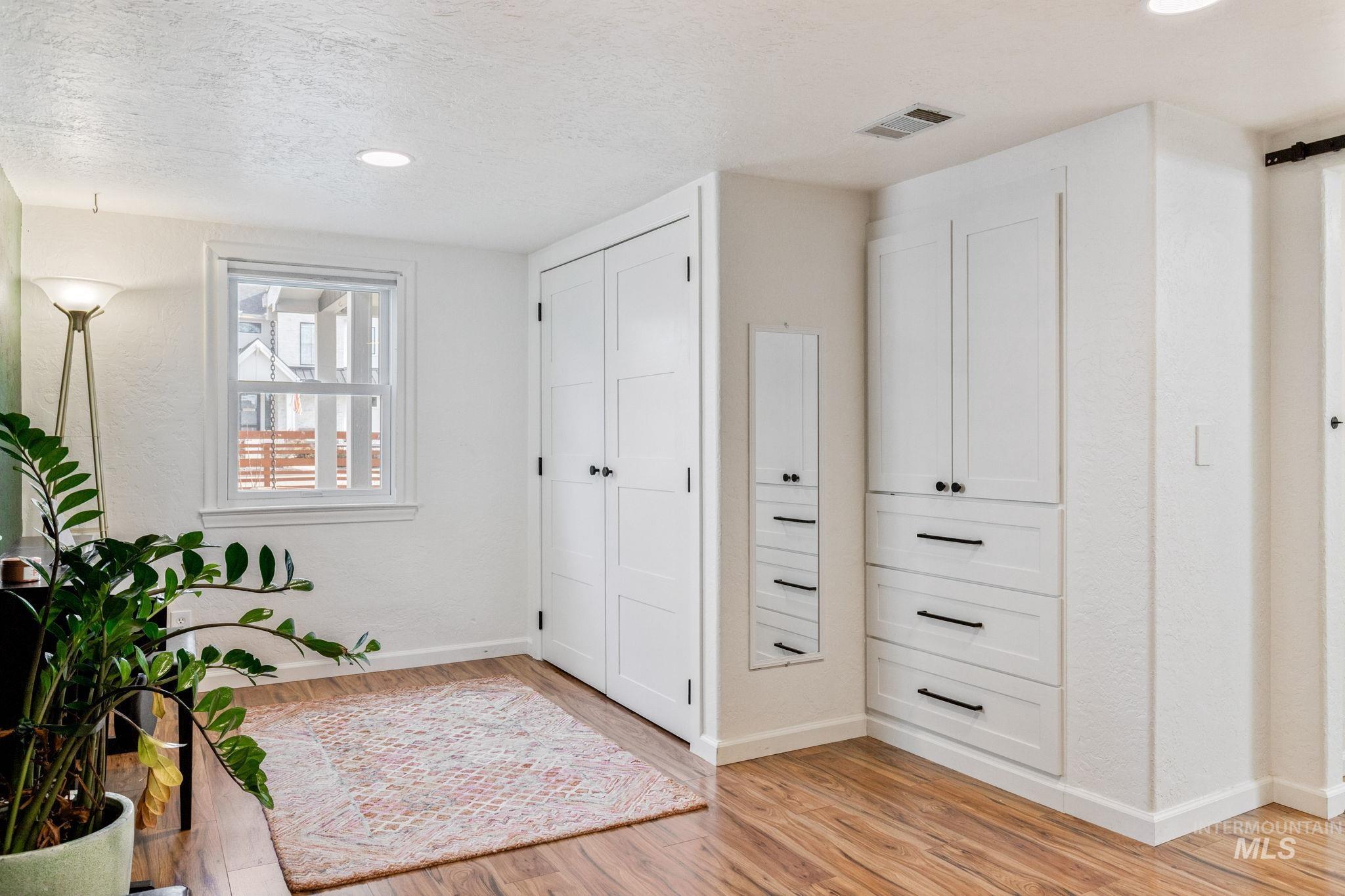 property viewer photo 18