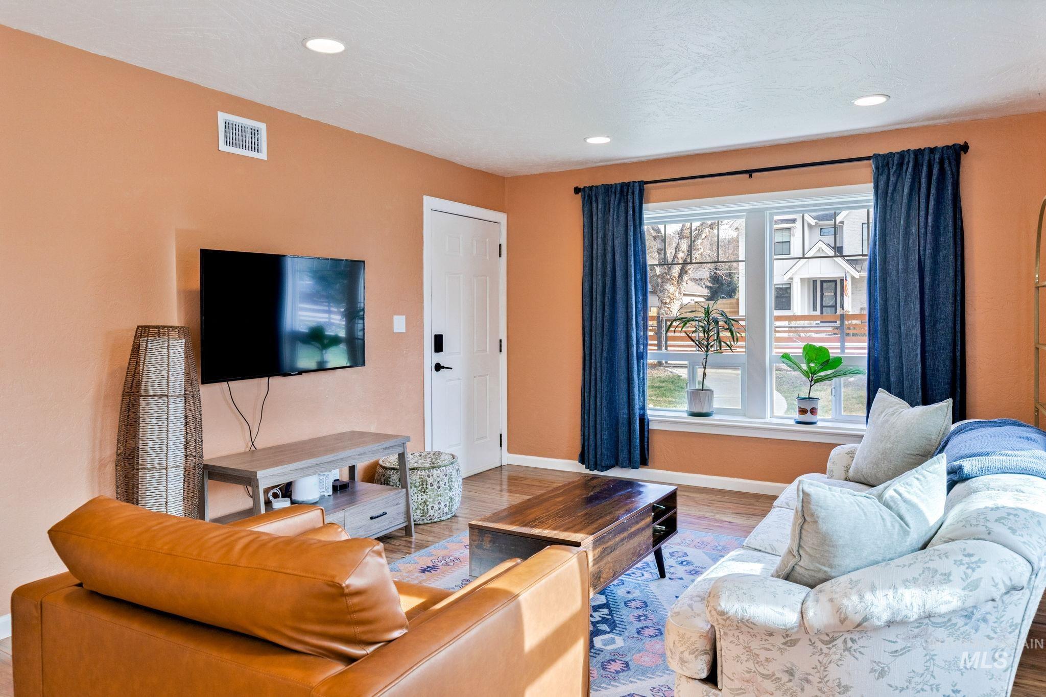 property viewer photo 5