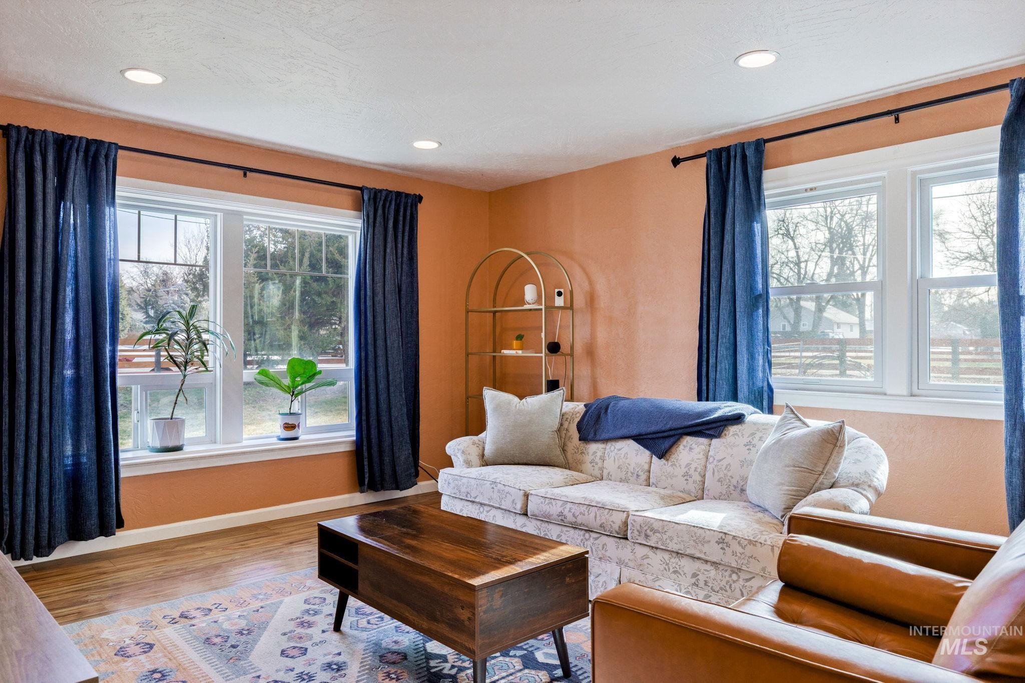 property viewer photo 6