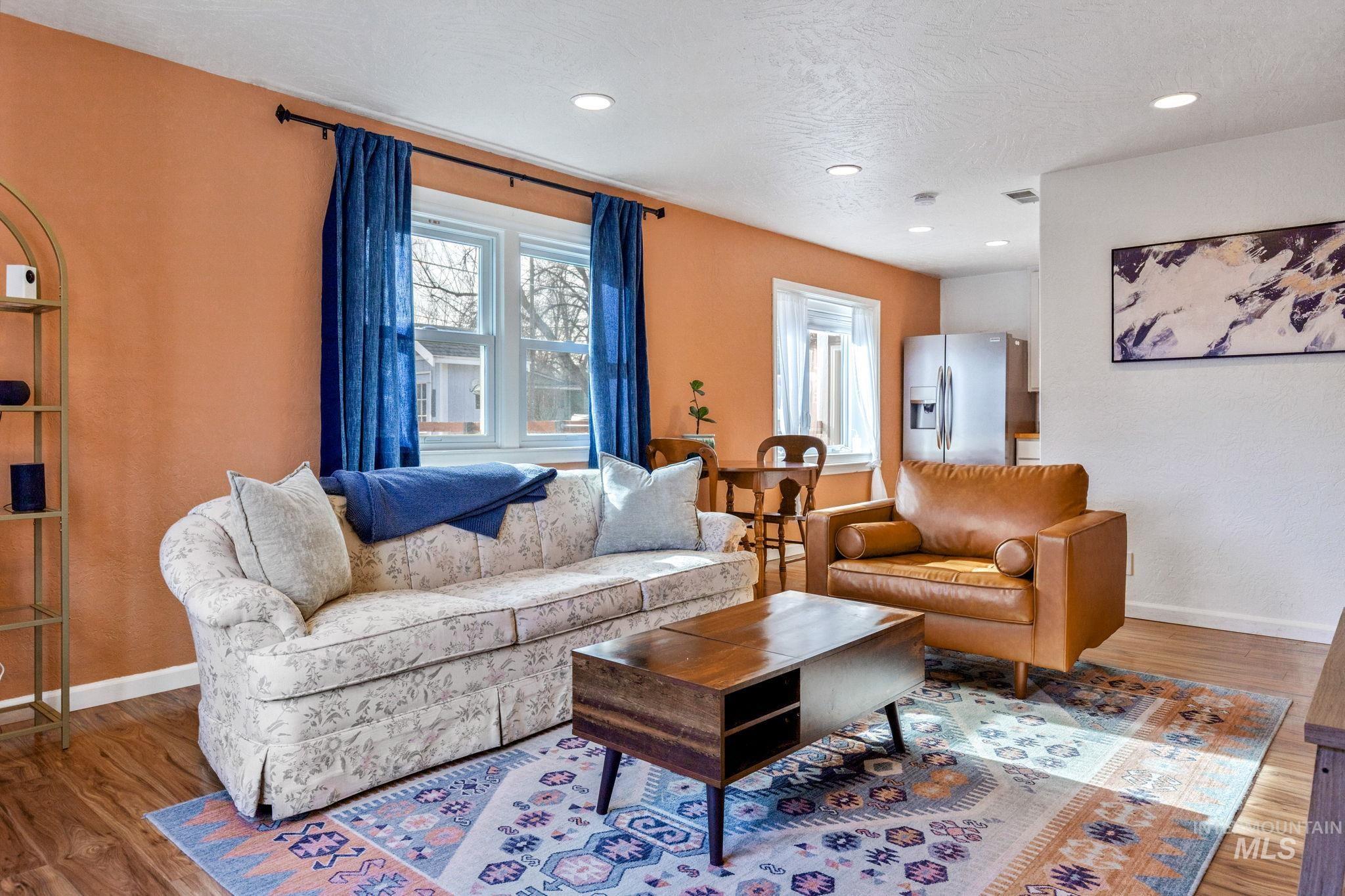 property viewer photo 7
