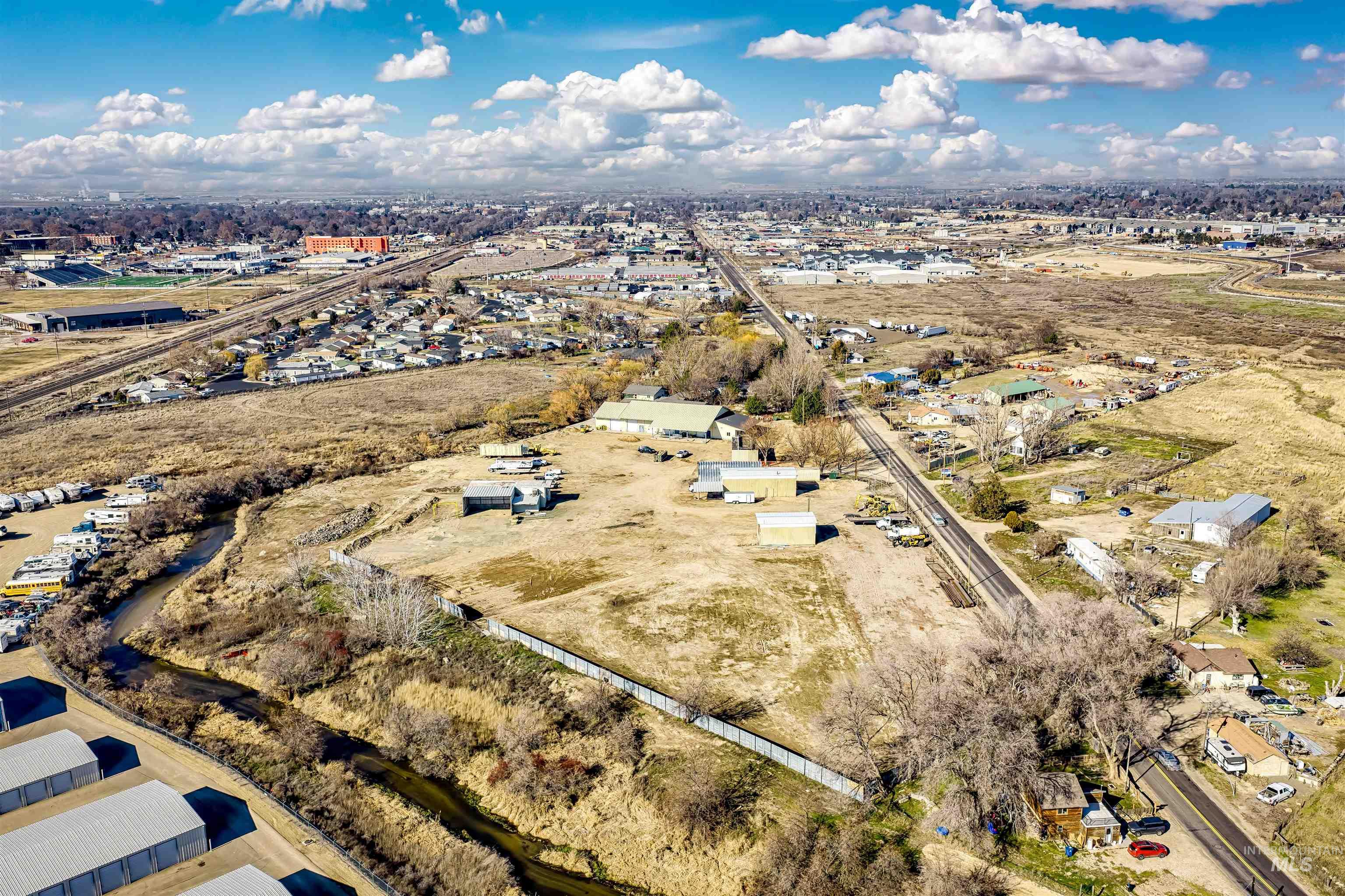 main property photo 40