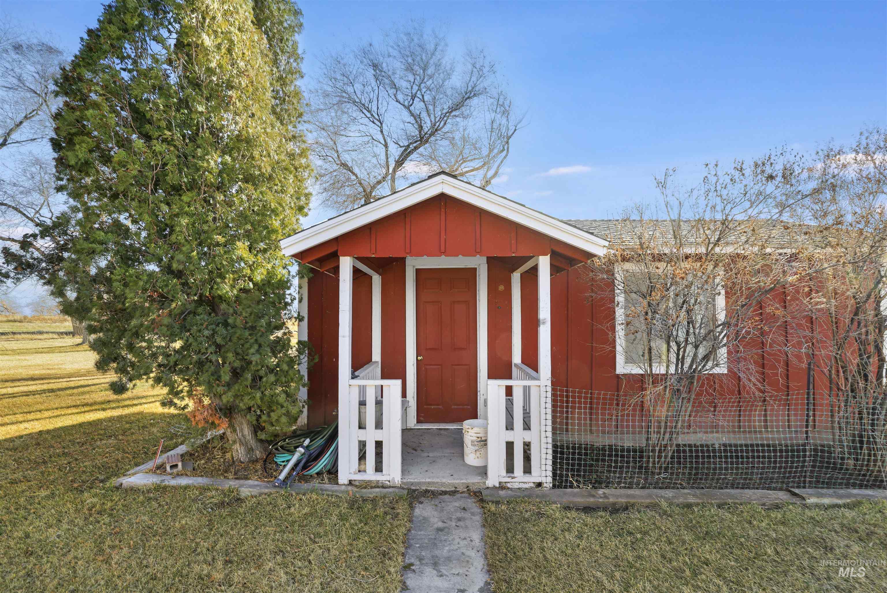main property photo 30
