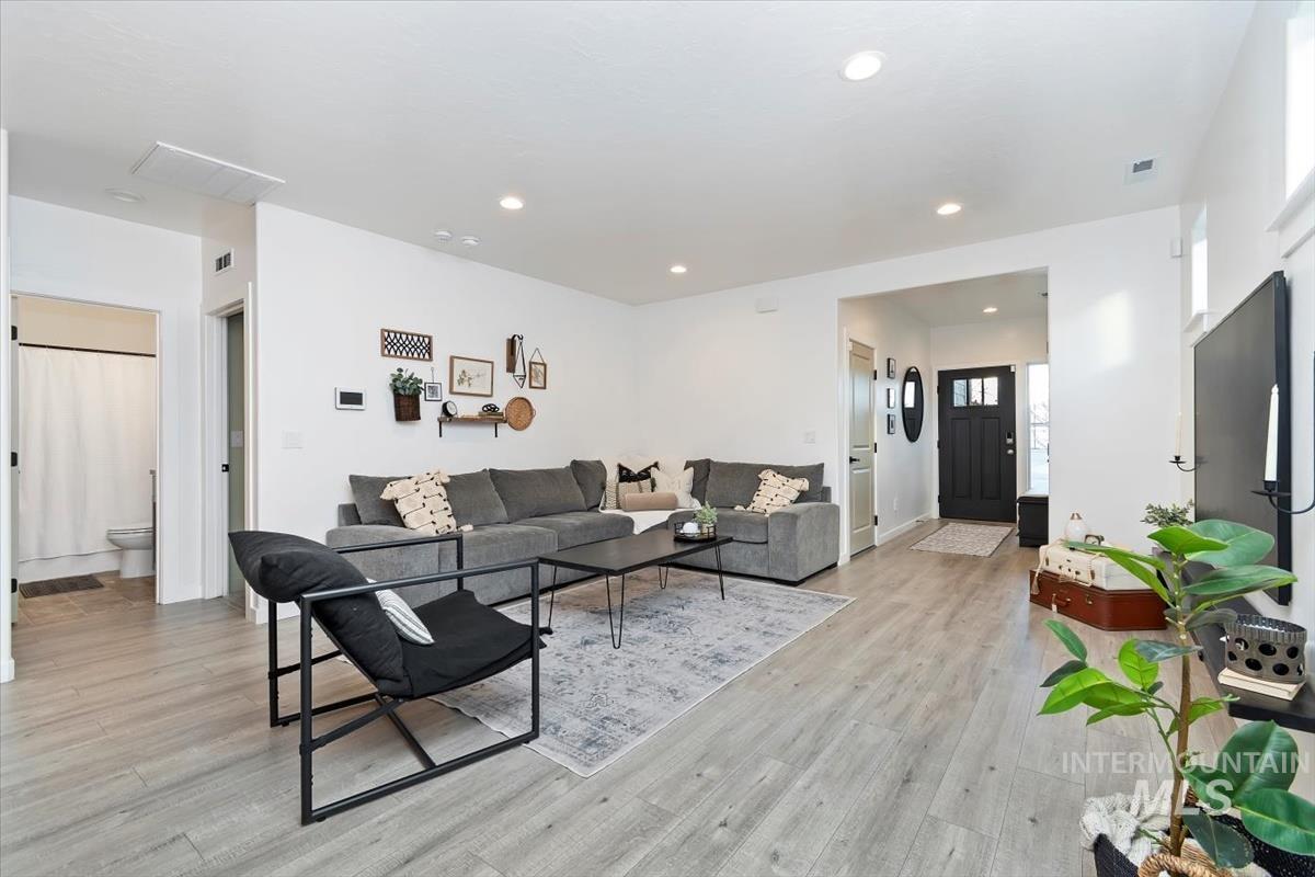 property viewer photo 6