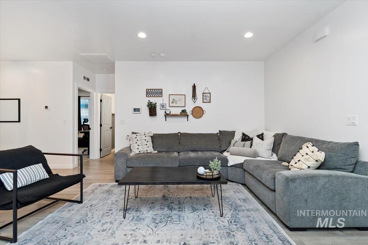 property viewer photo 7