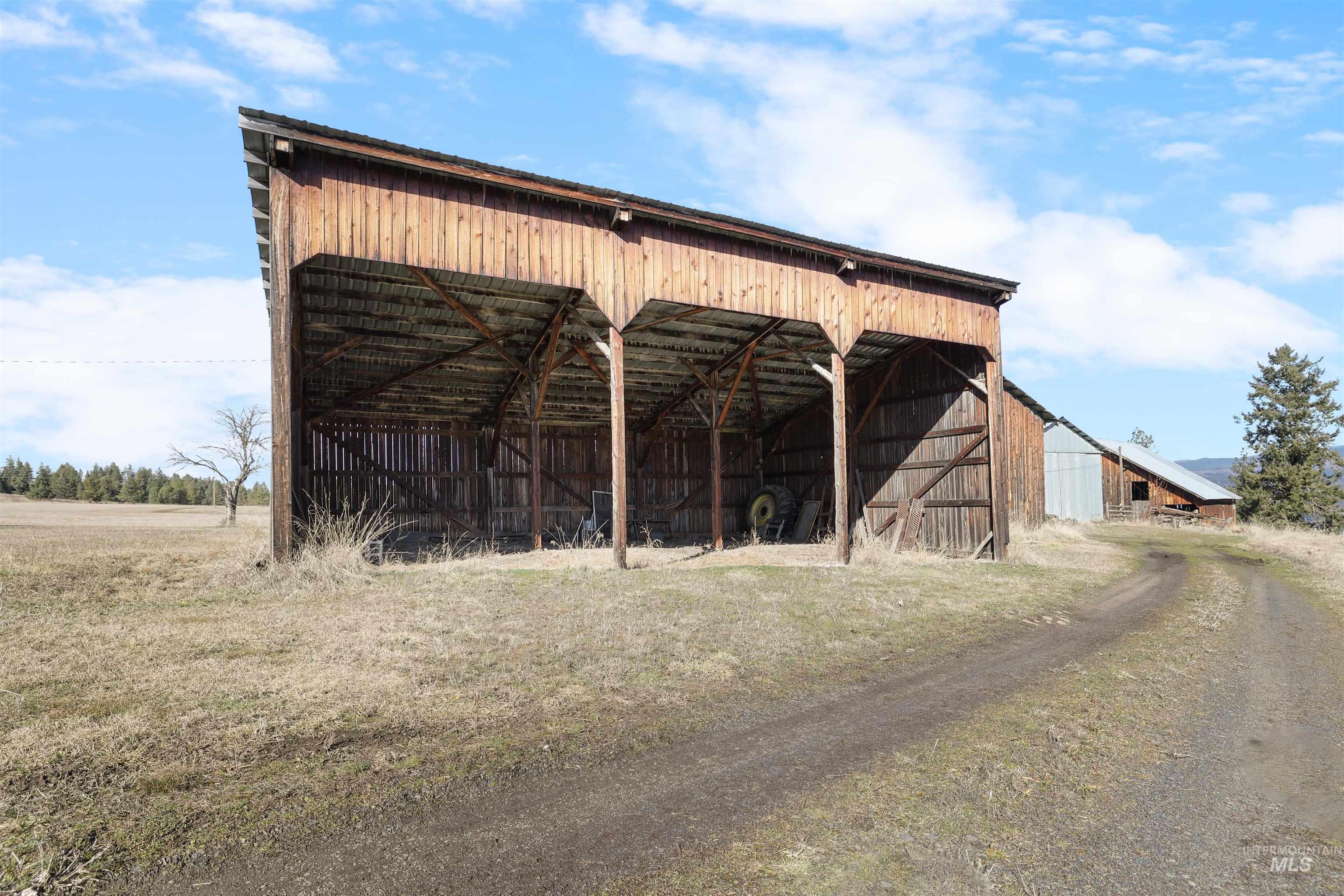 main property photo 36