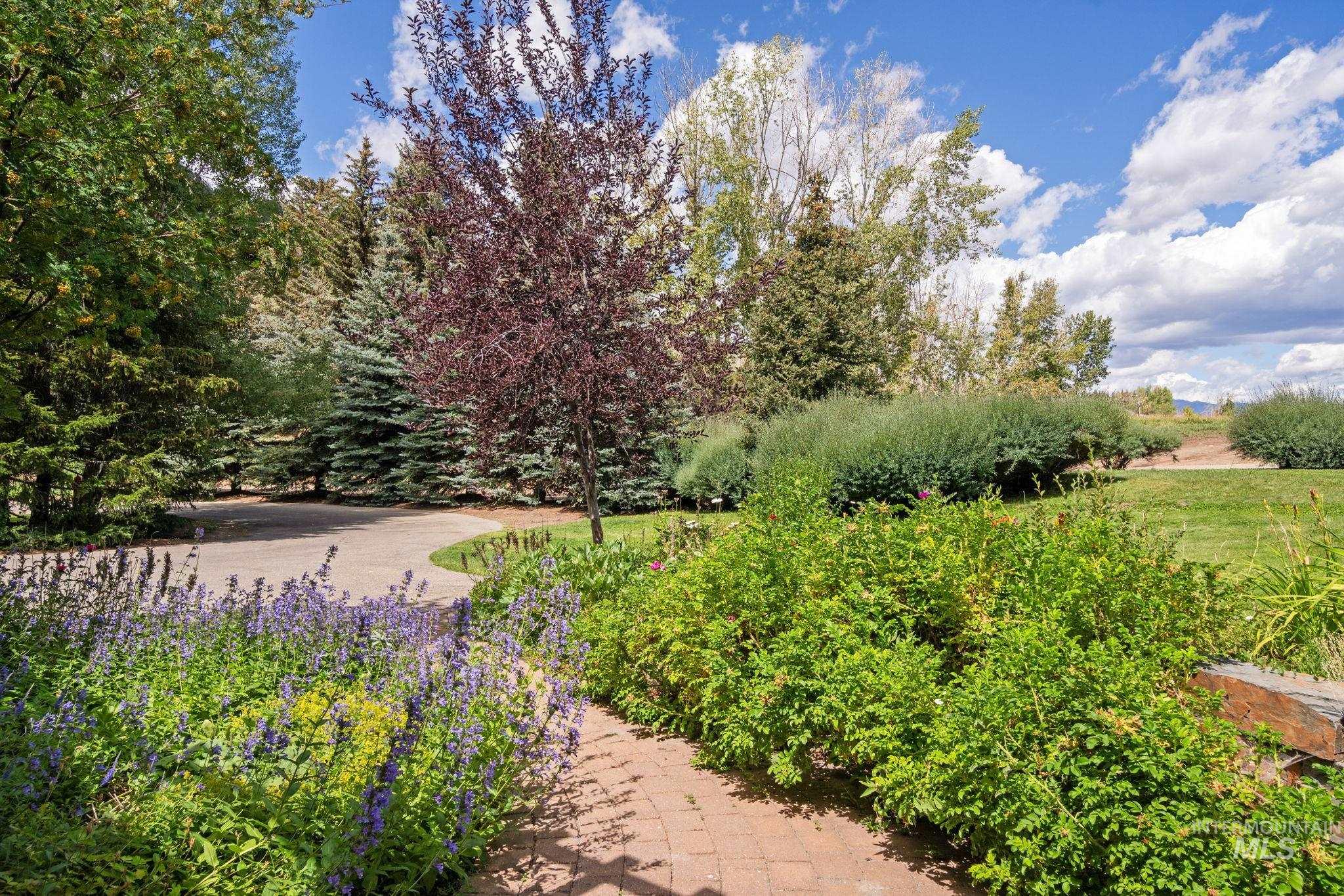 main property photo 10