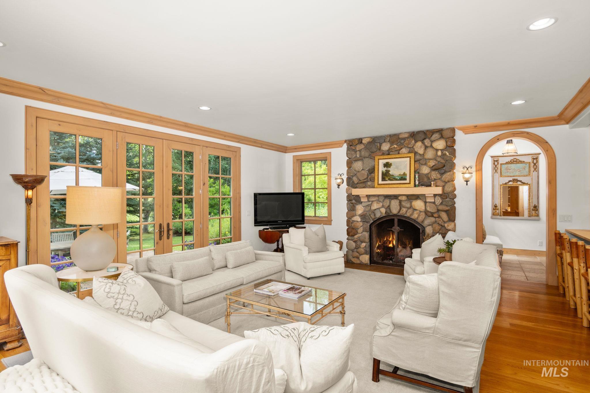 main property photo 19