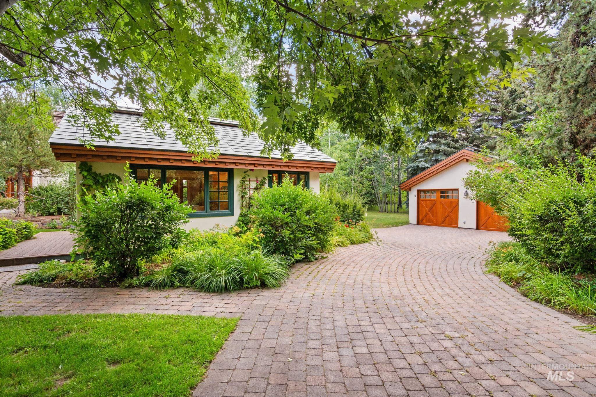 main property photo 9