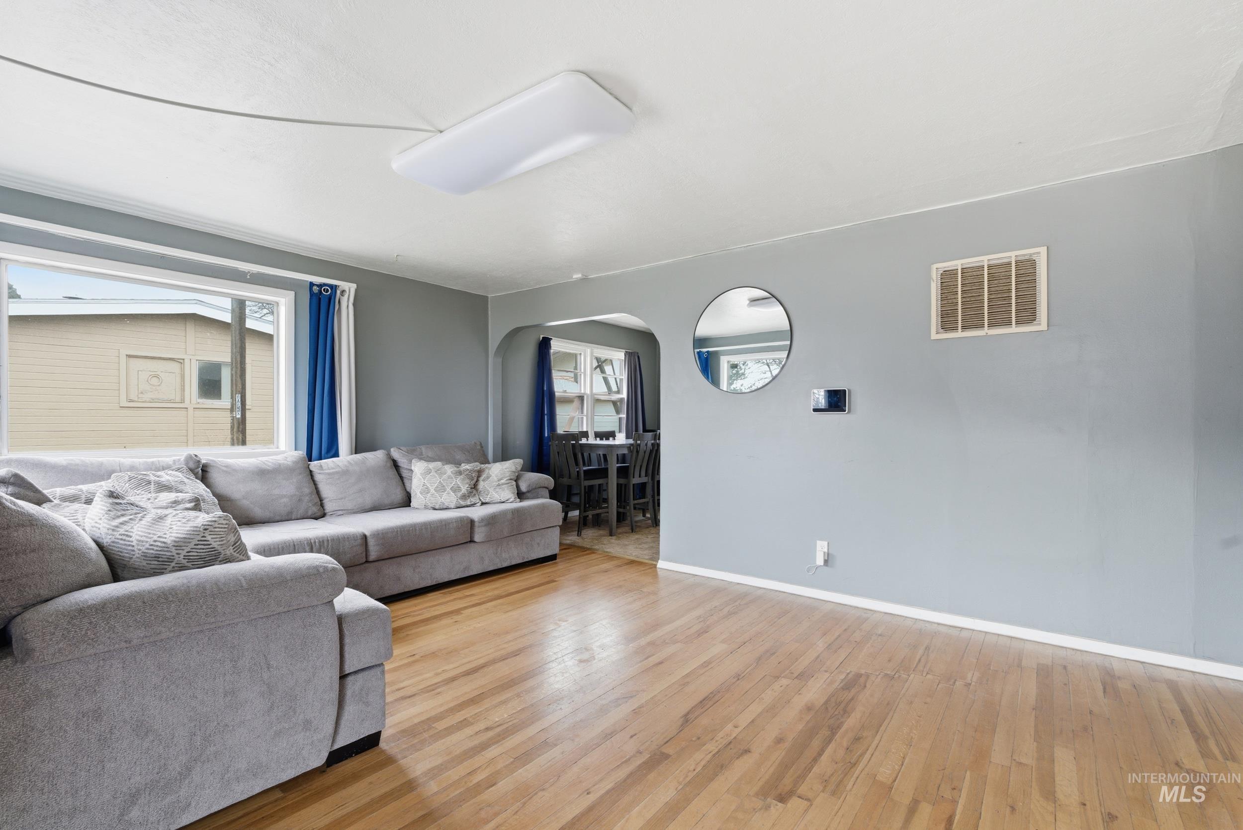 property viewer photo 3