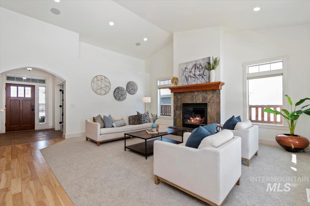 property viewer photo 3