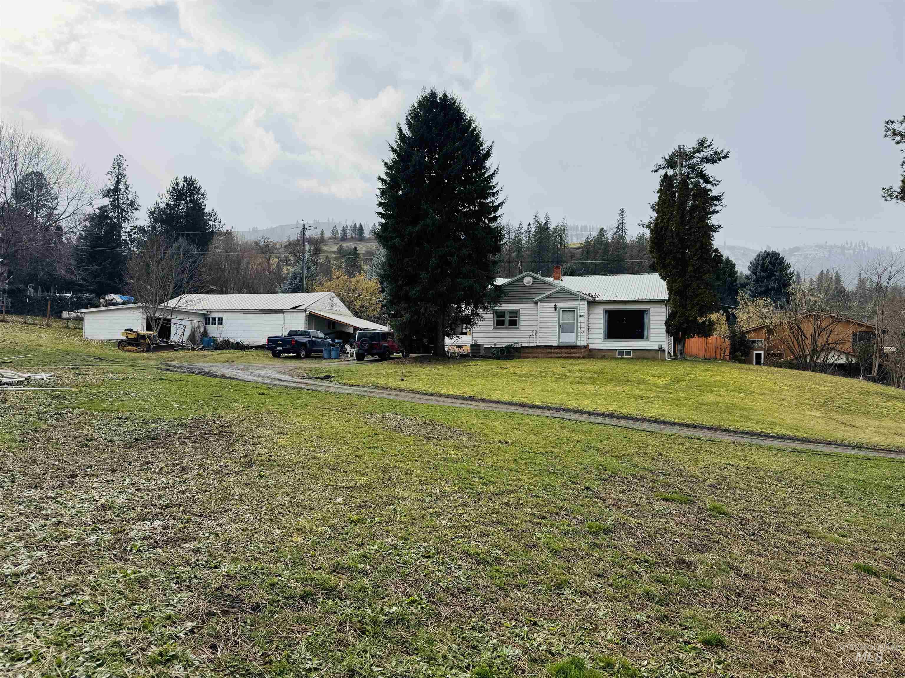 main property photo 19