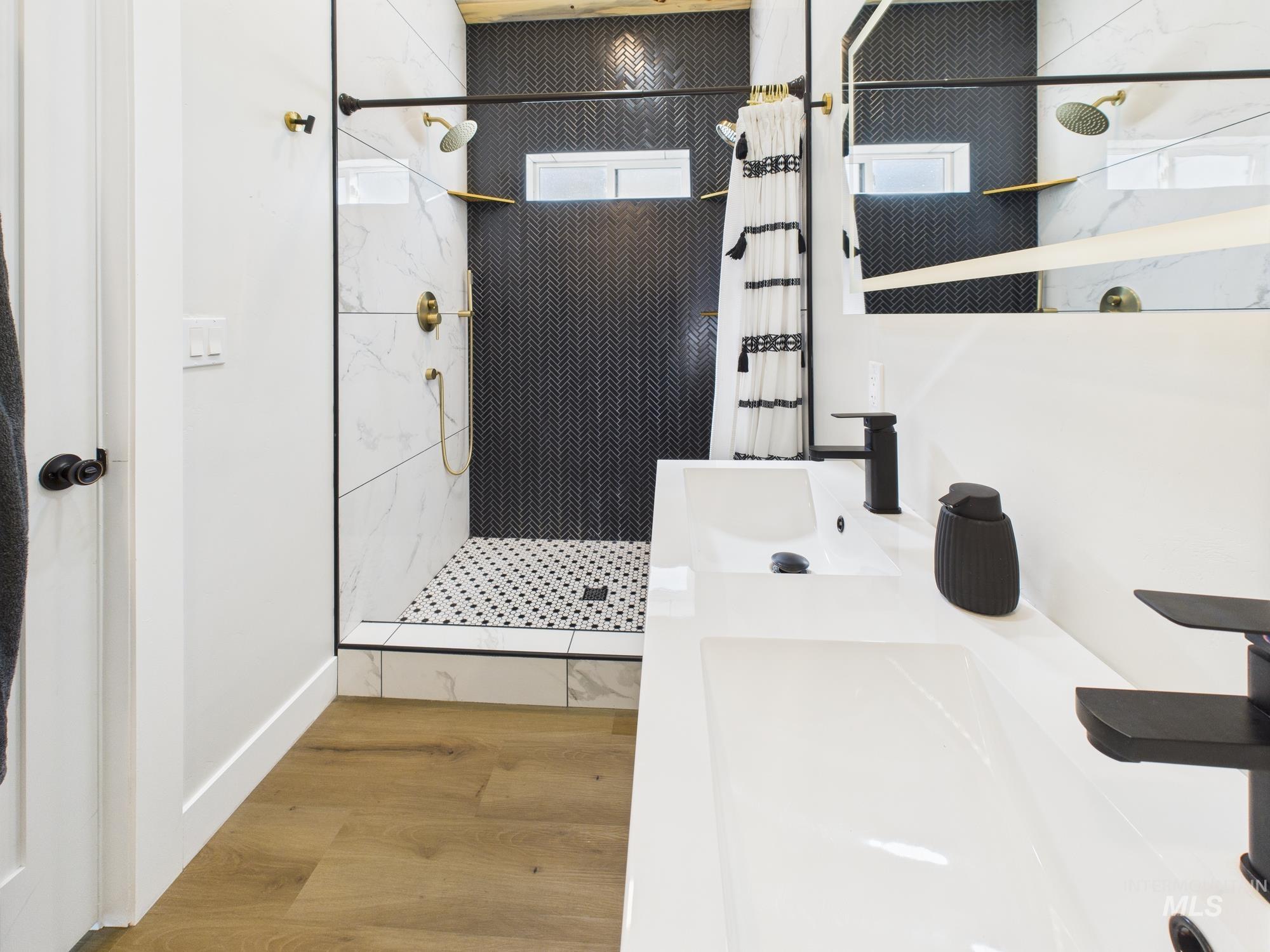 property viewer photo 18