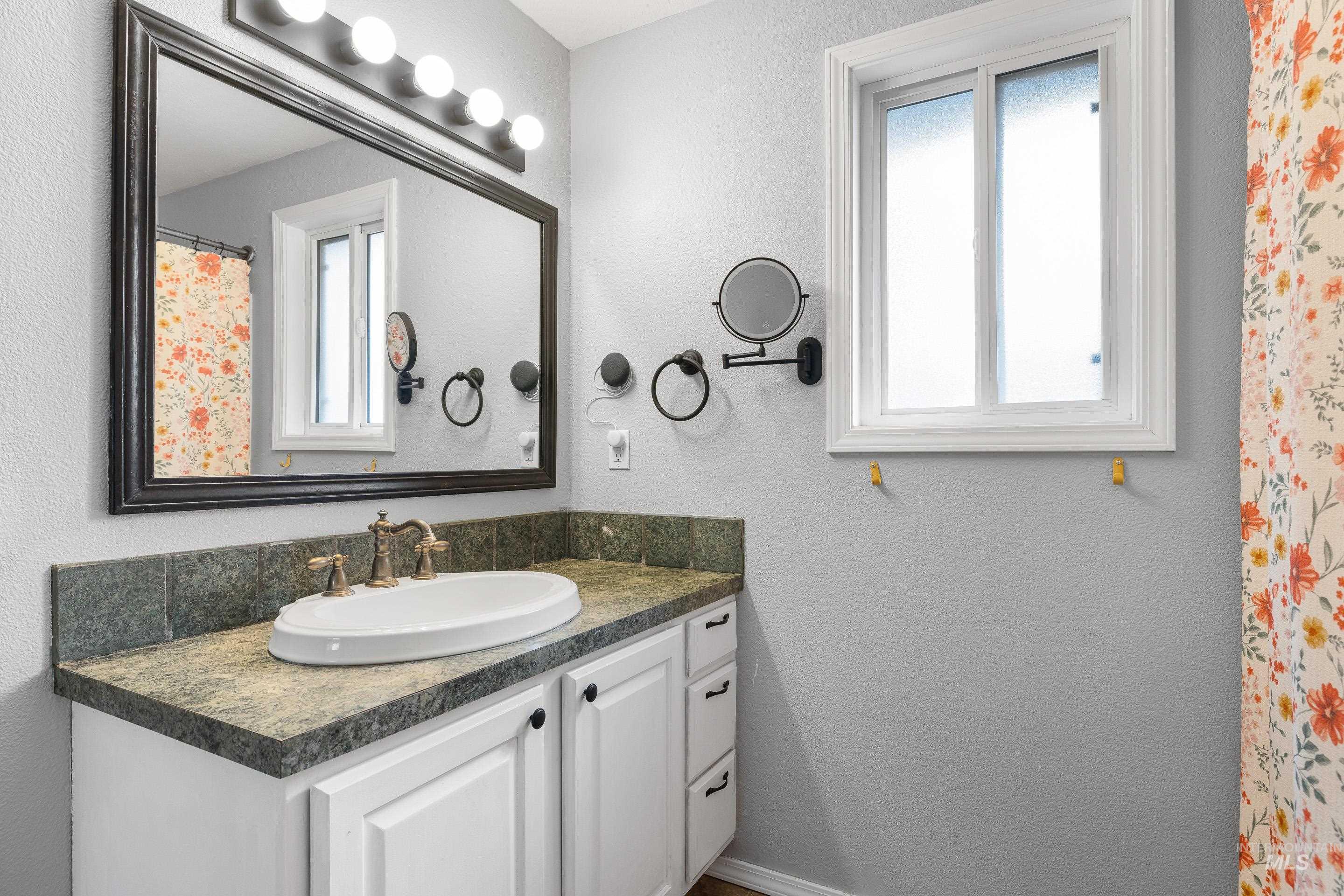 property viewer photo 18
