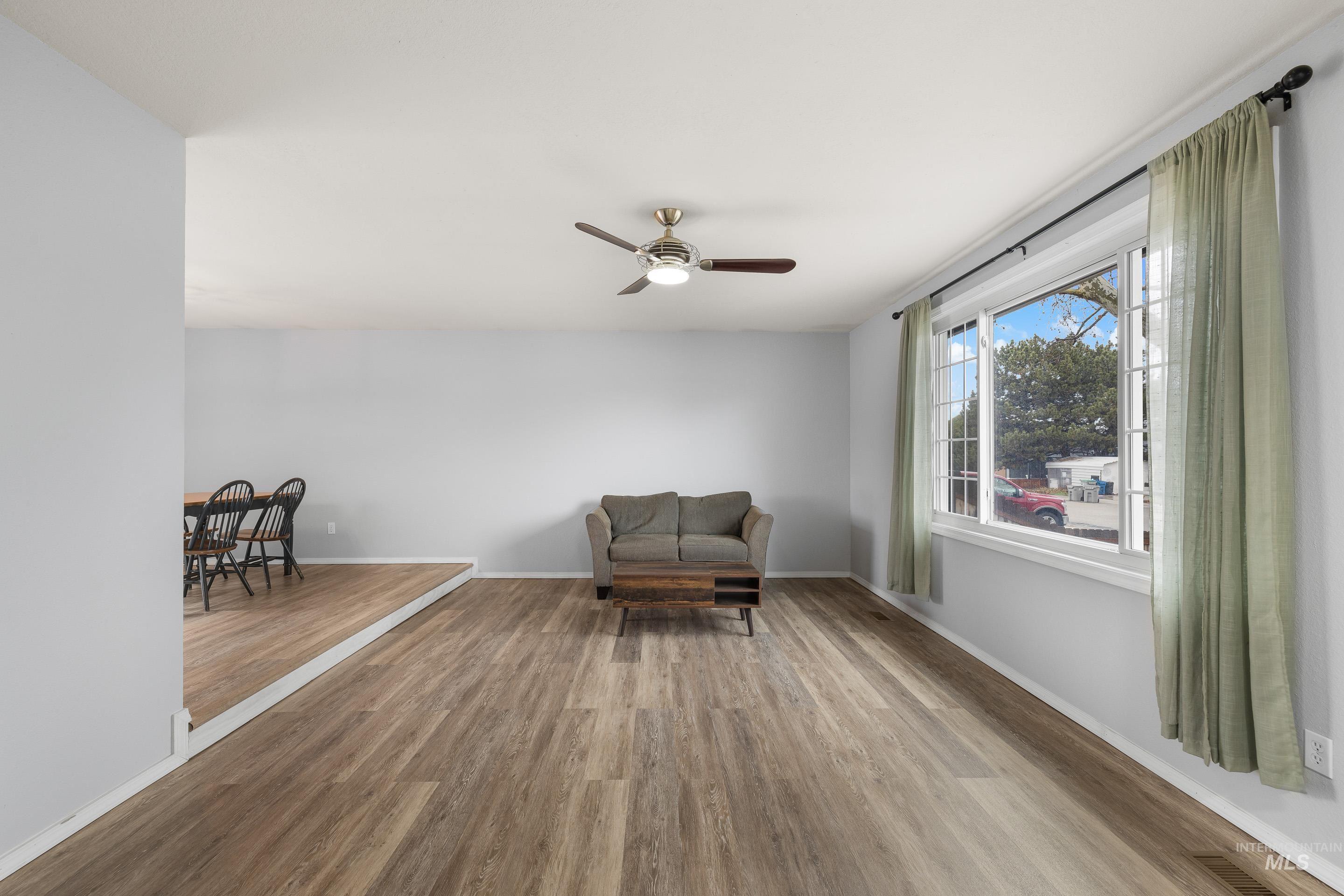 property viewer photo 5