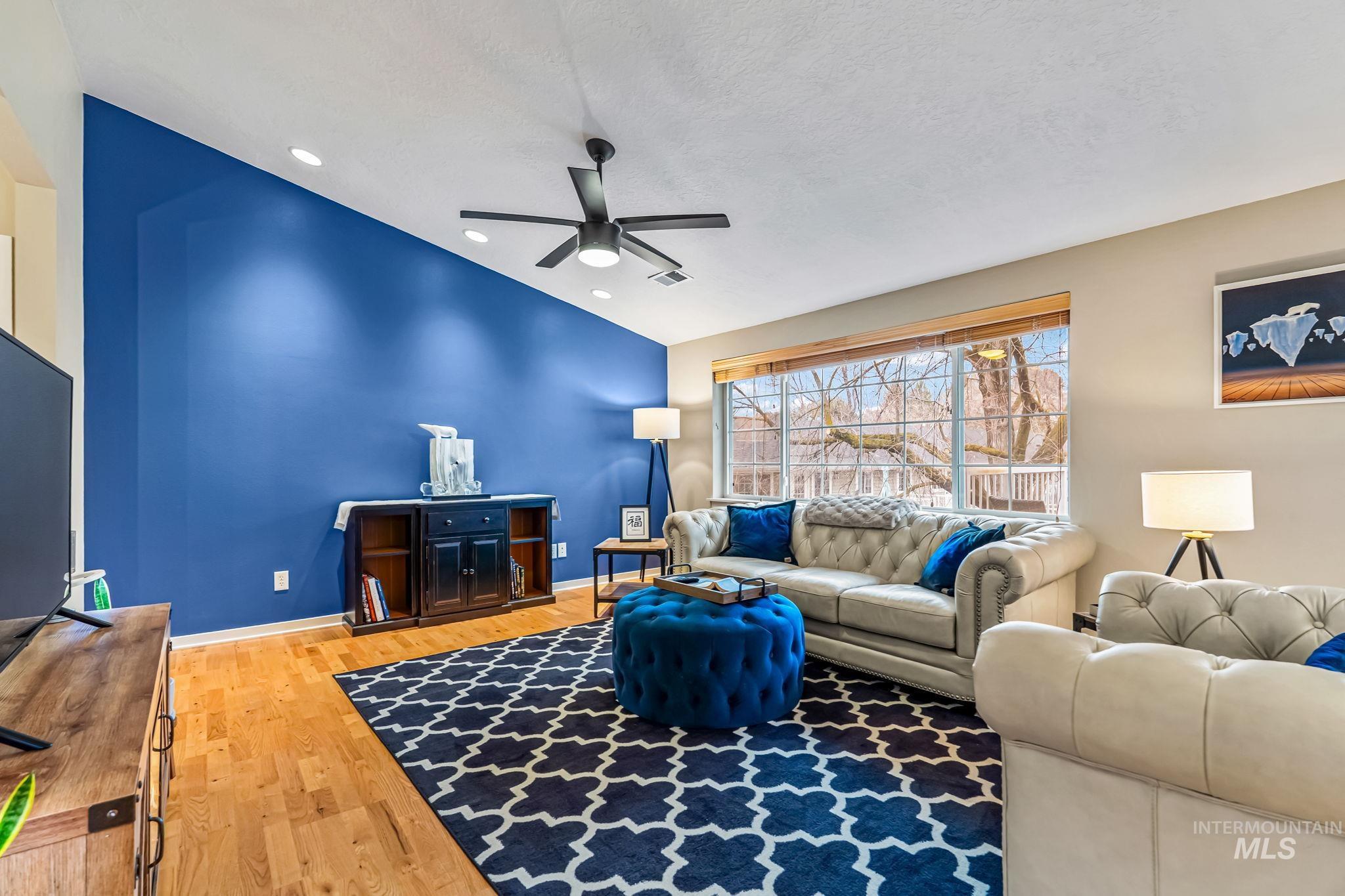property viewer photo 2