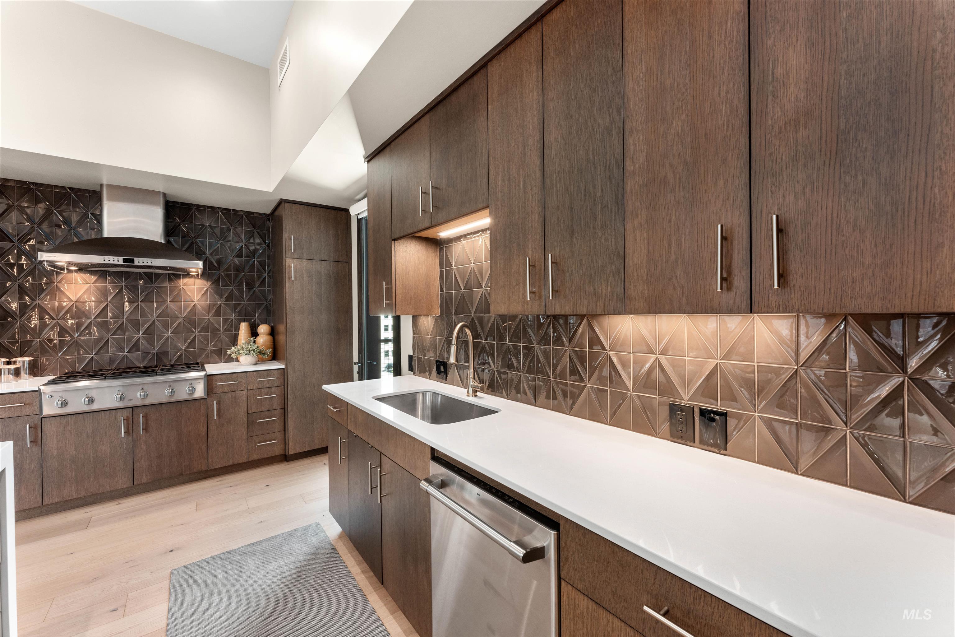 property viewer photo 8