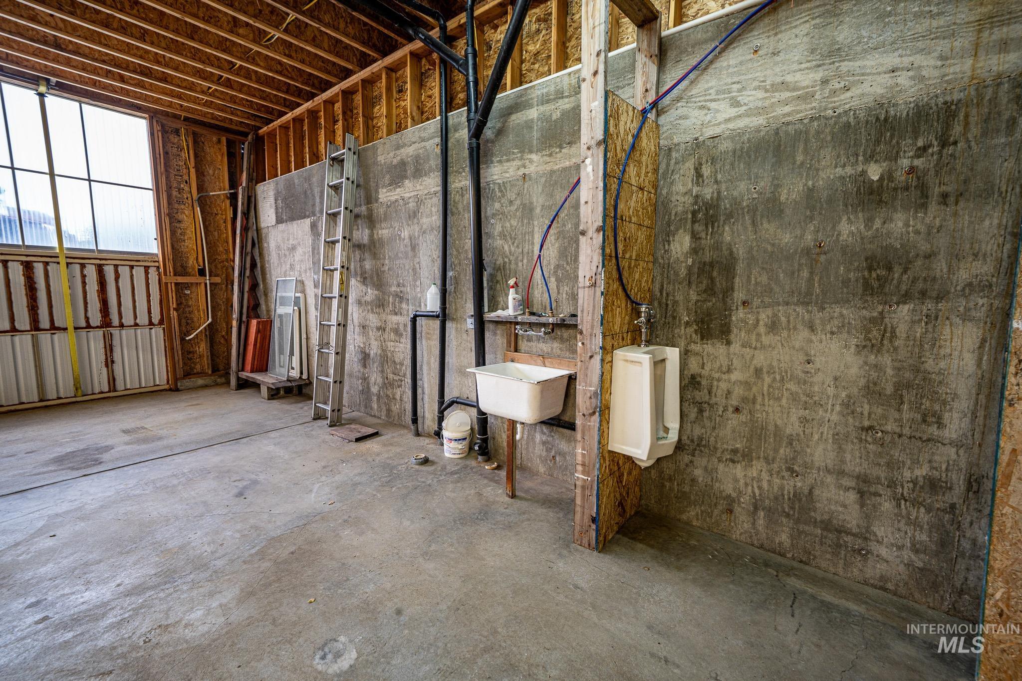 main property photo 40