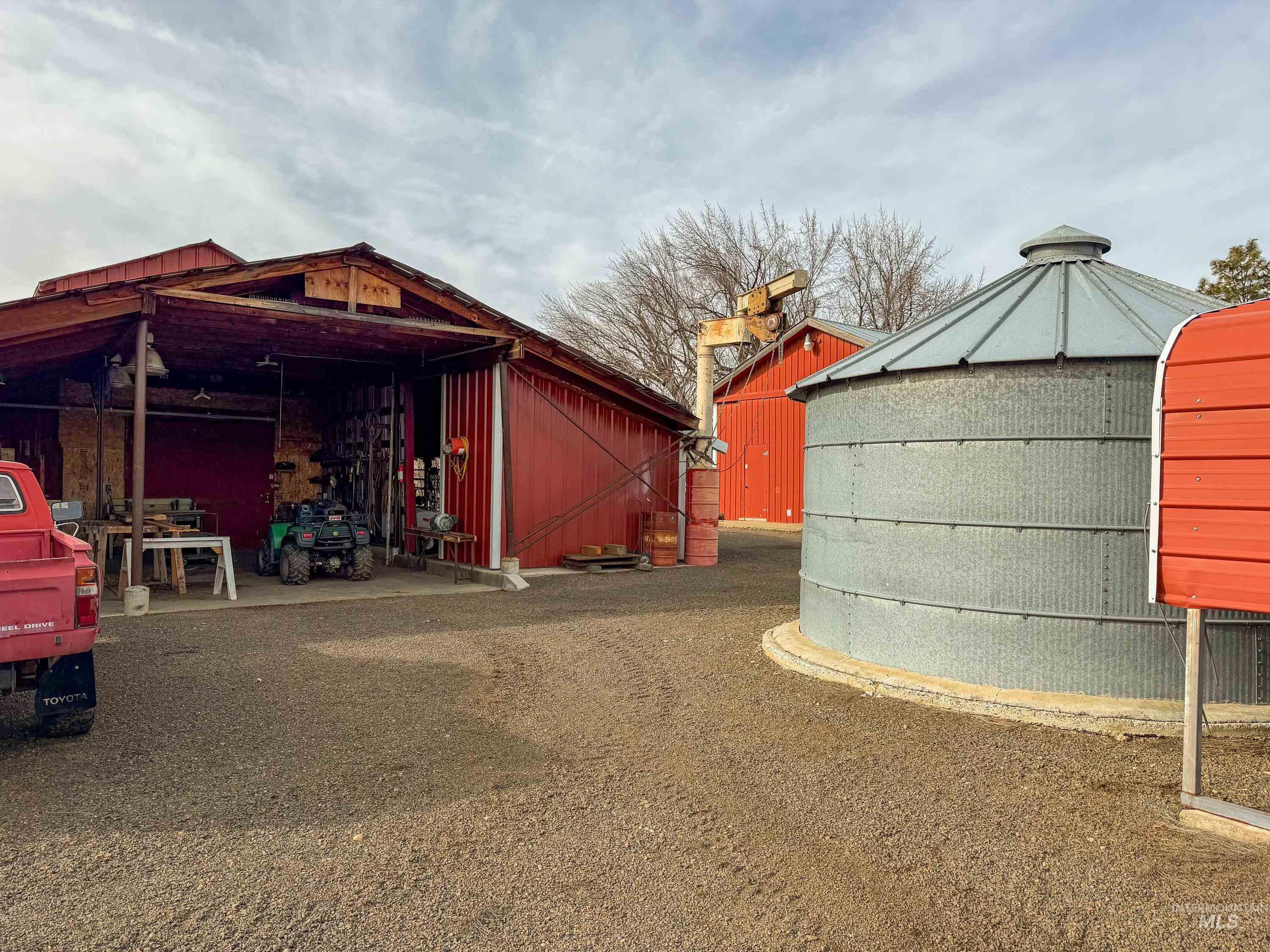 main property photo 31