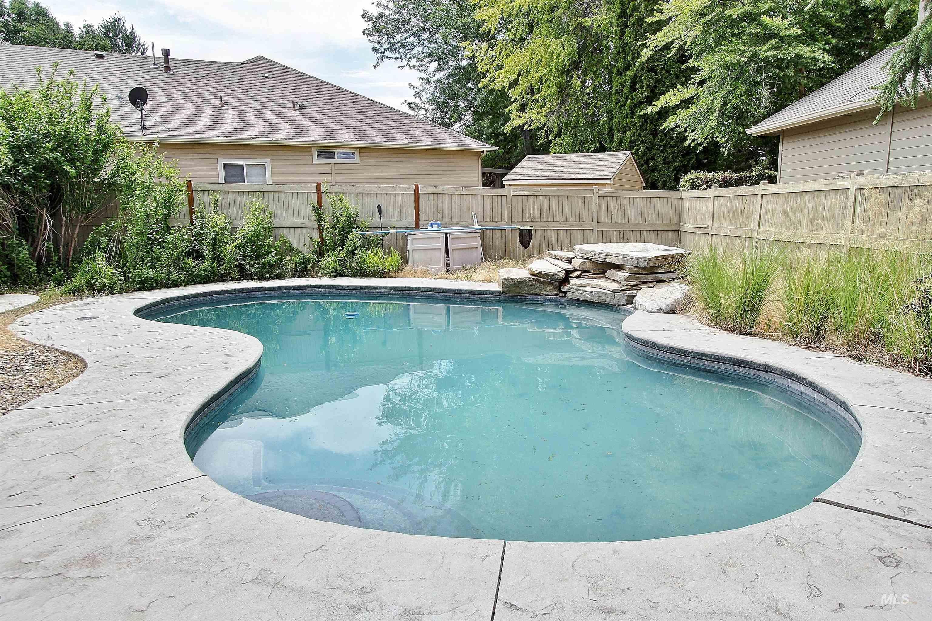 main property photo 40