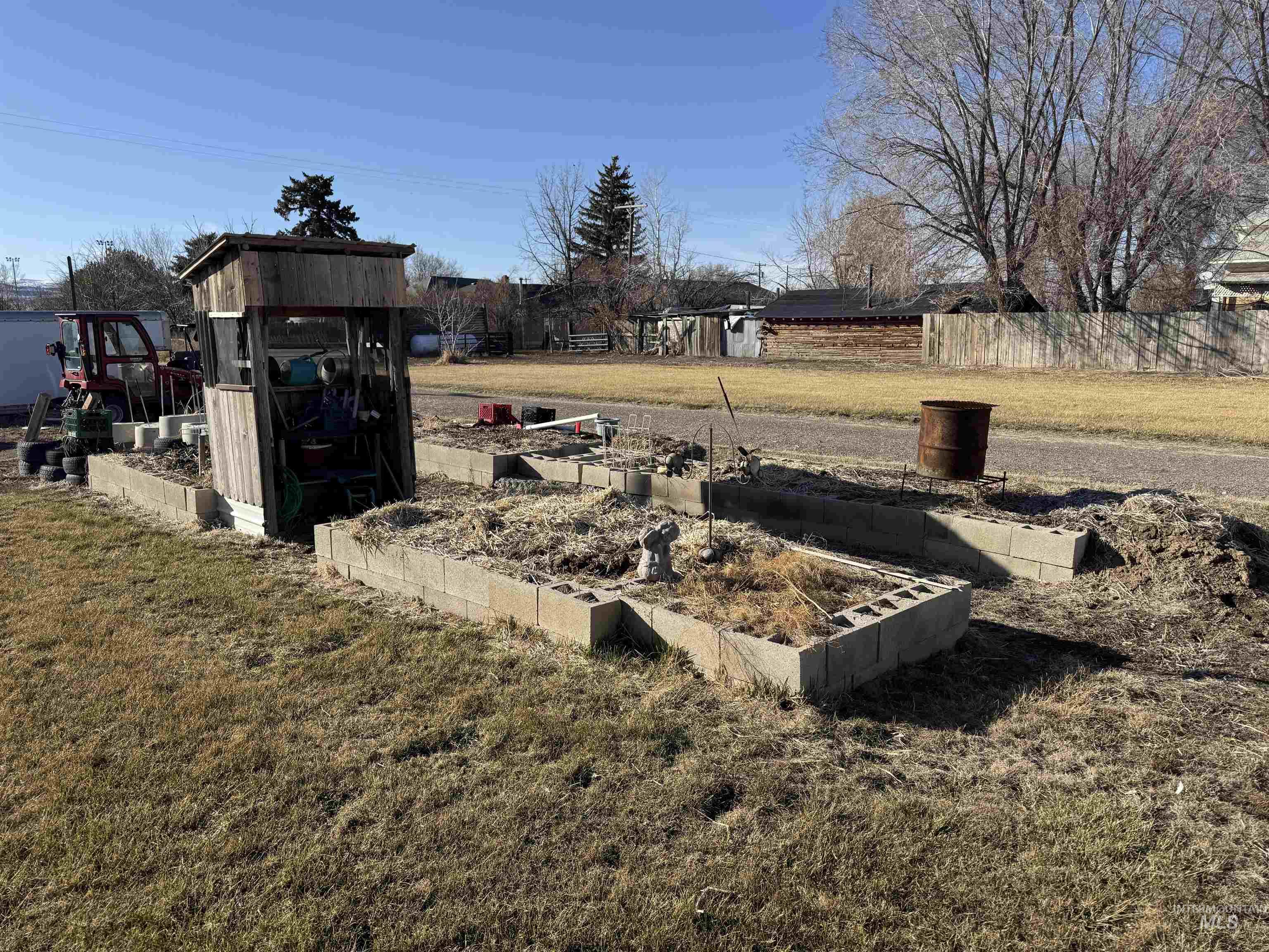 main property photo 35