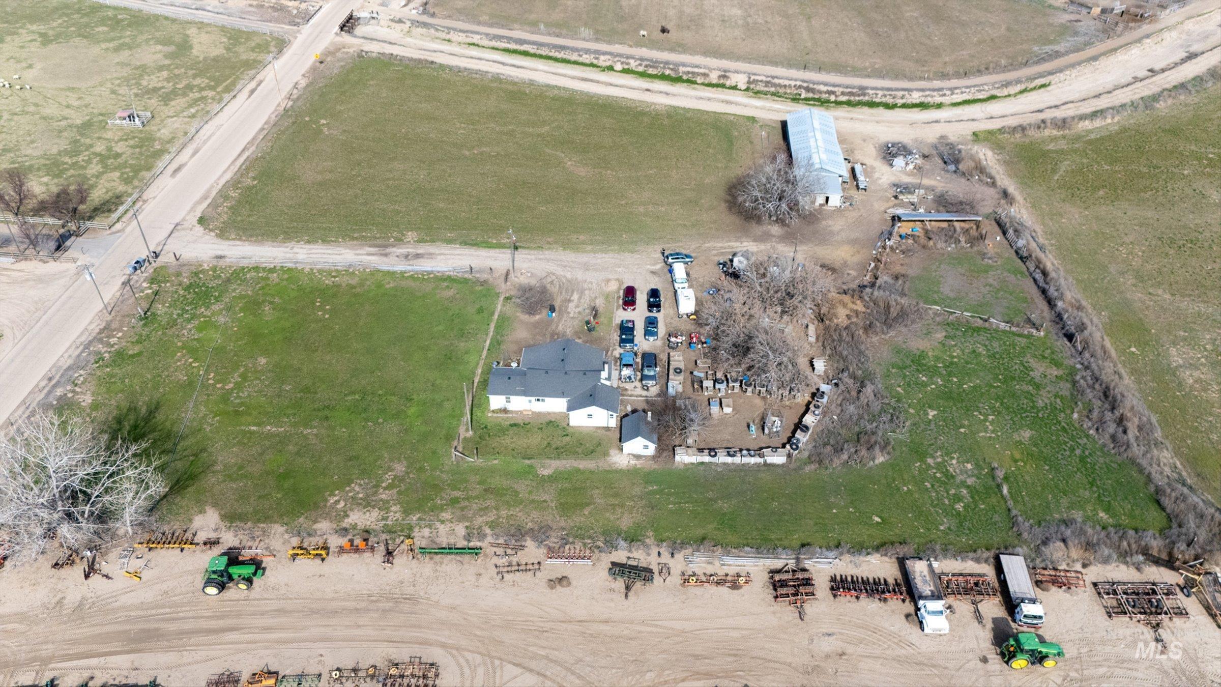 main property photo 28