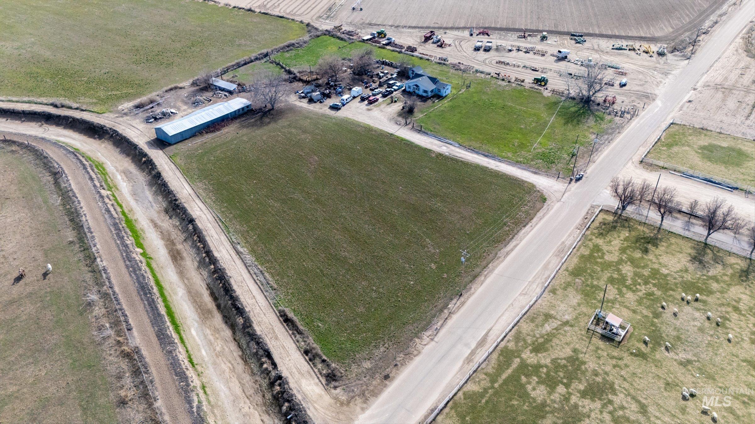 main property photo 40