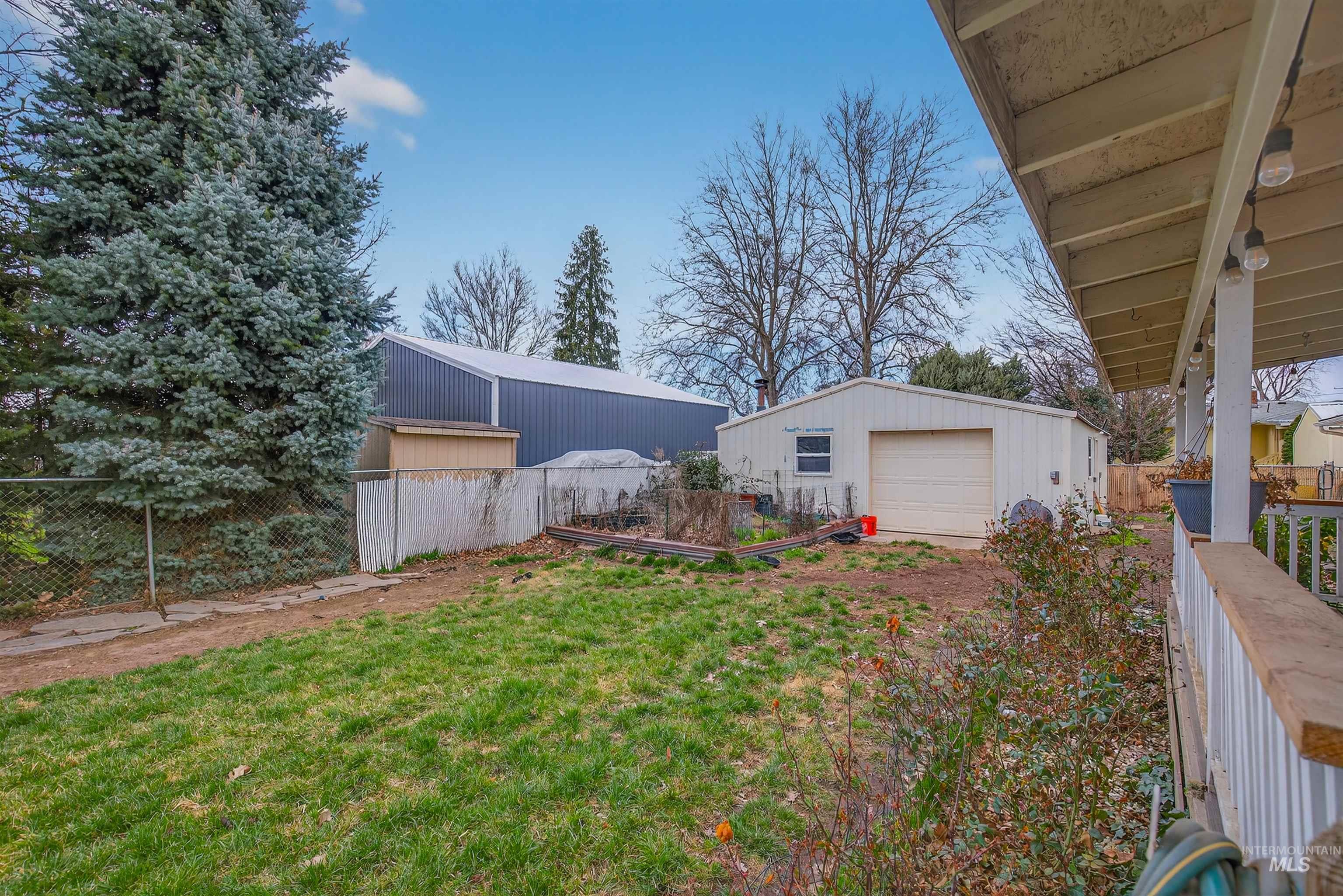 main property photo 18