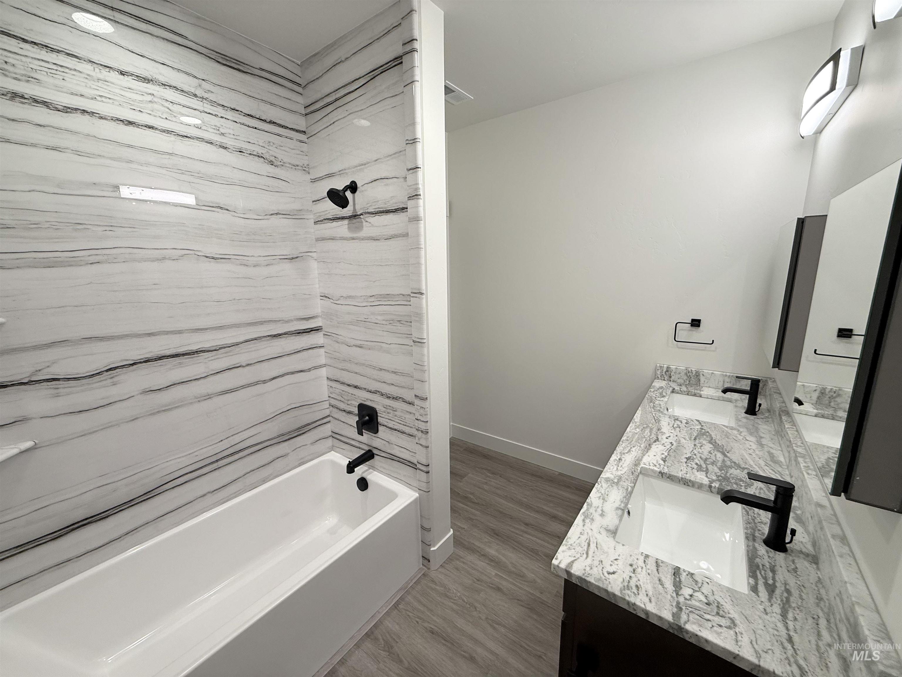 property viewer photo 9