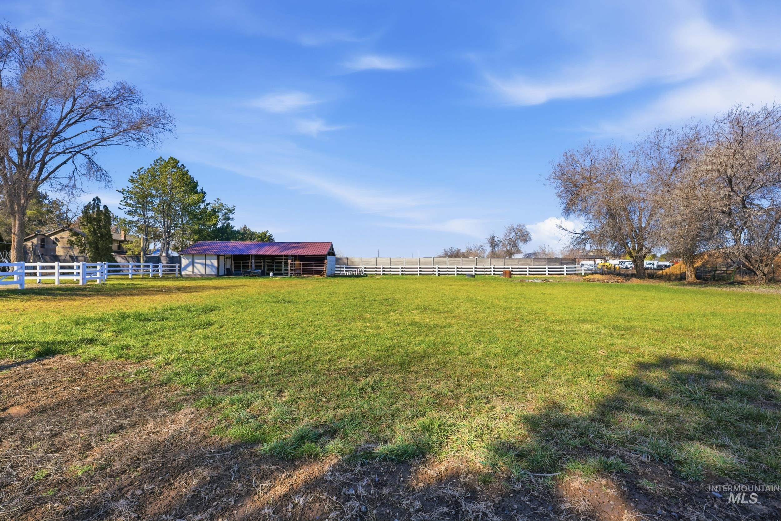 main property photo 28