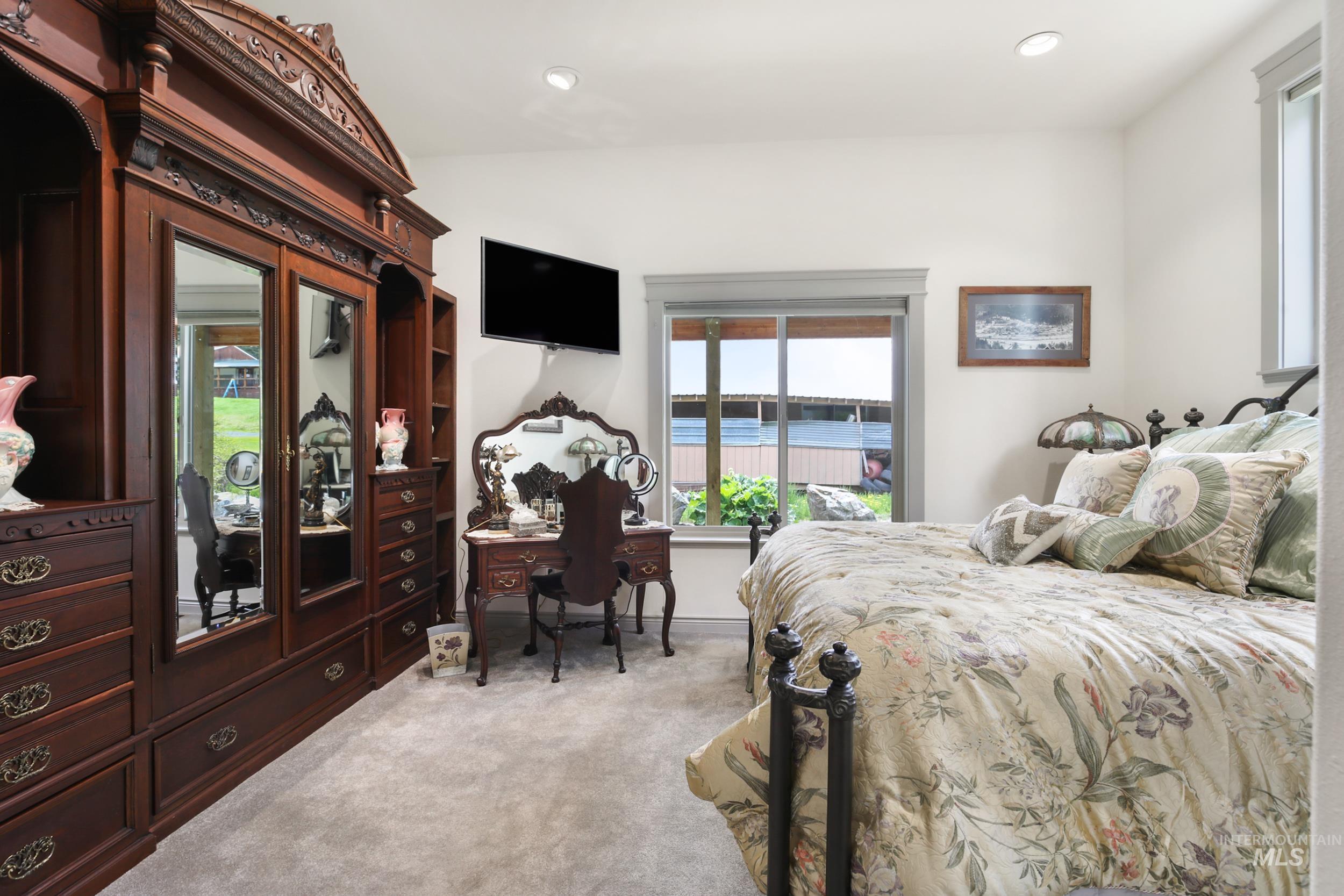 main property photo 20