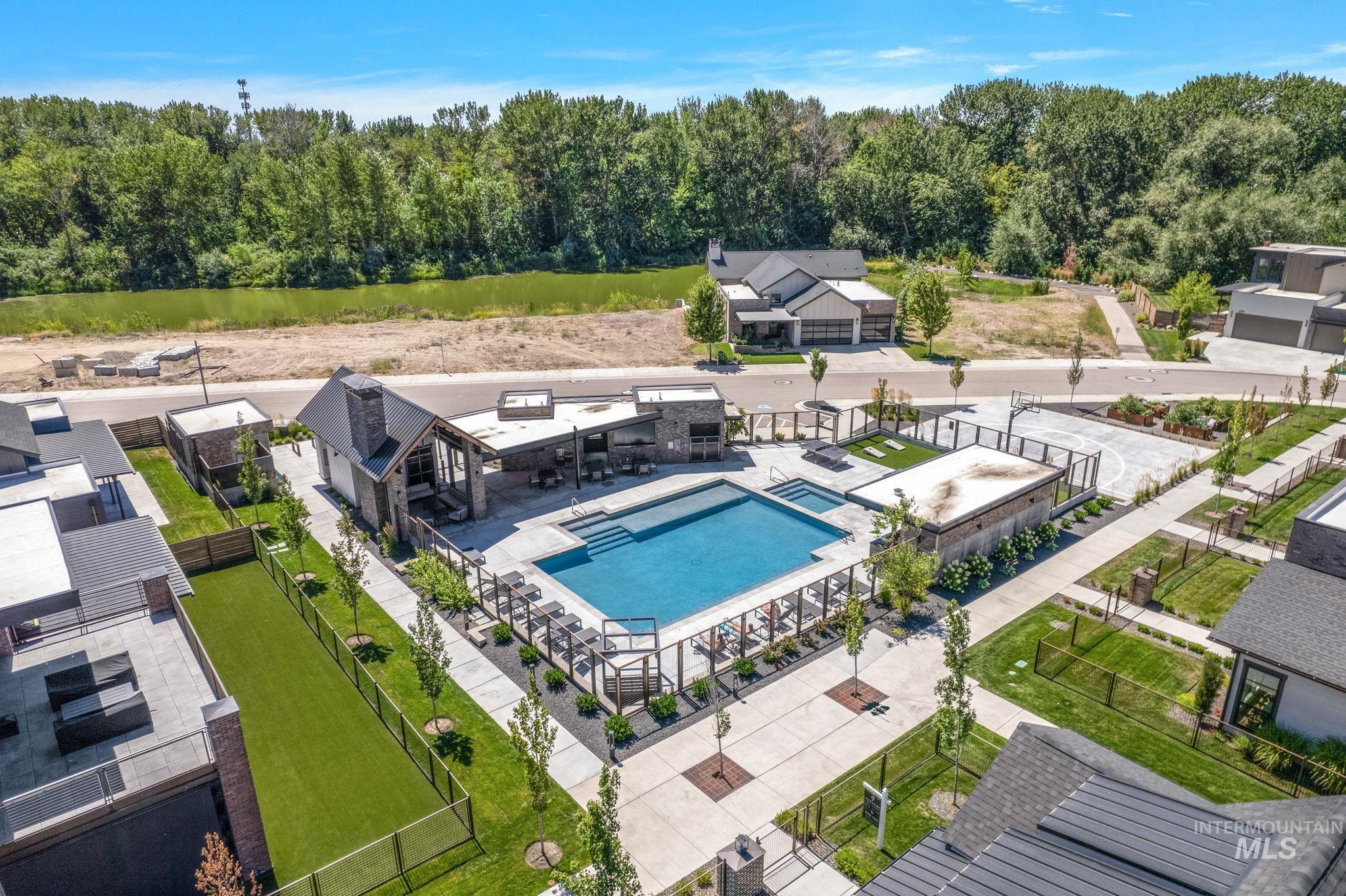 main property photo 14