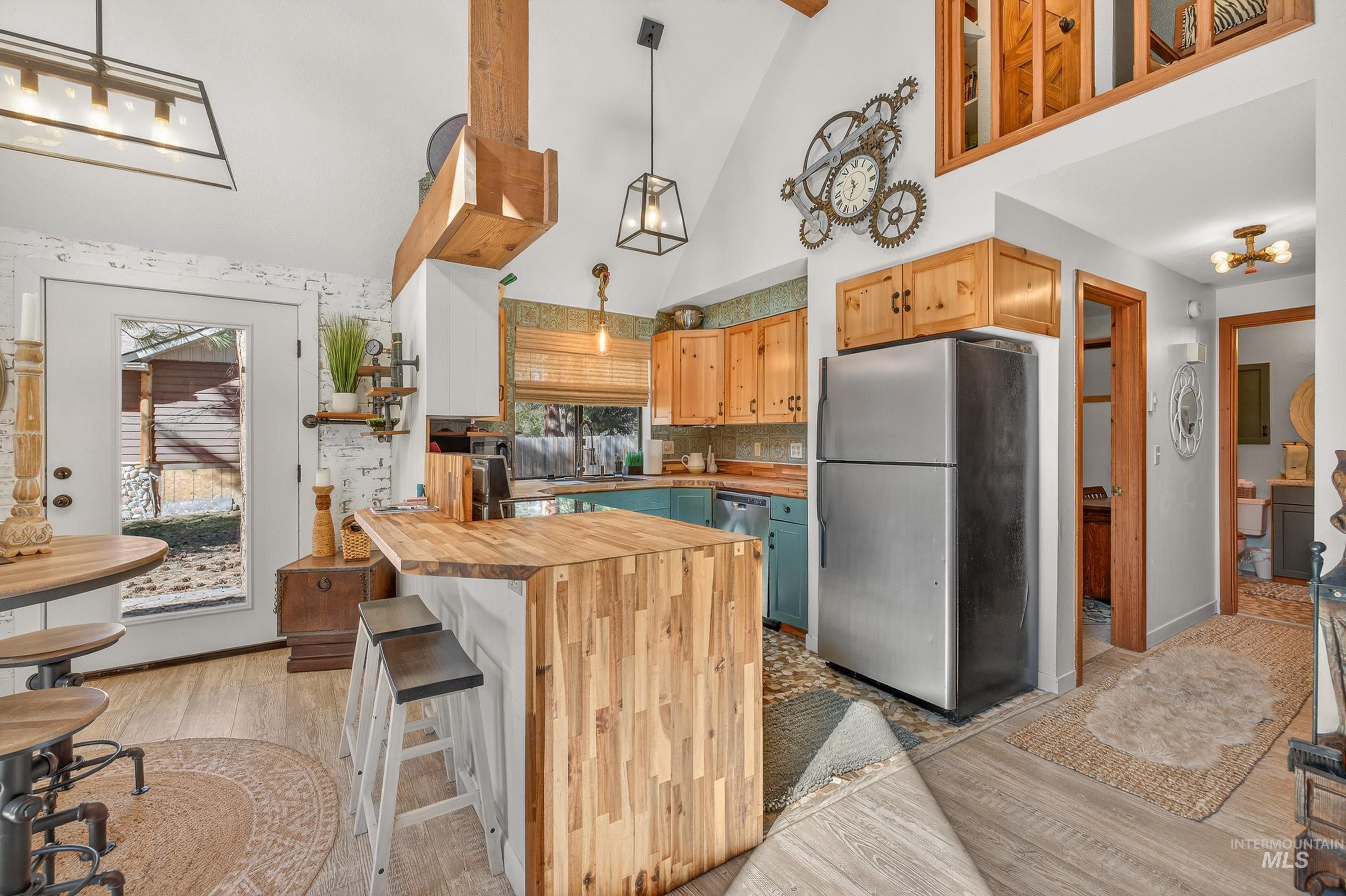 main property photo 11