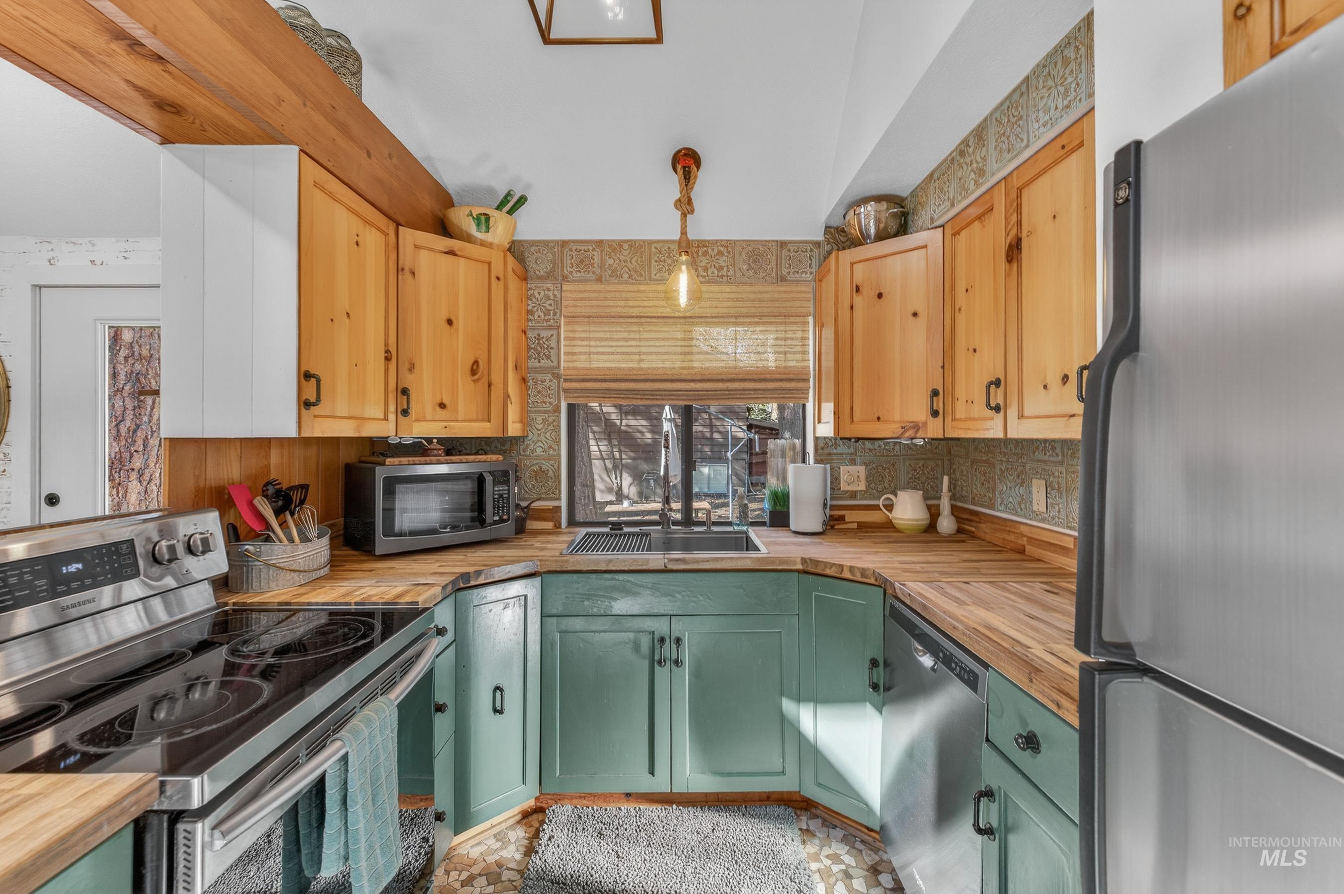 main property photo 8