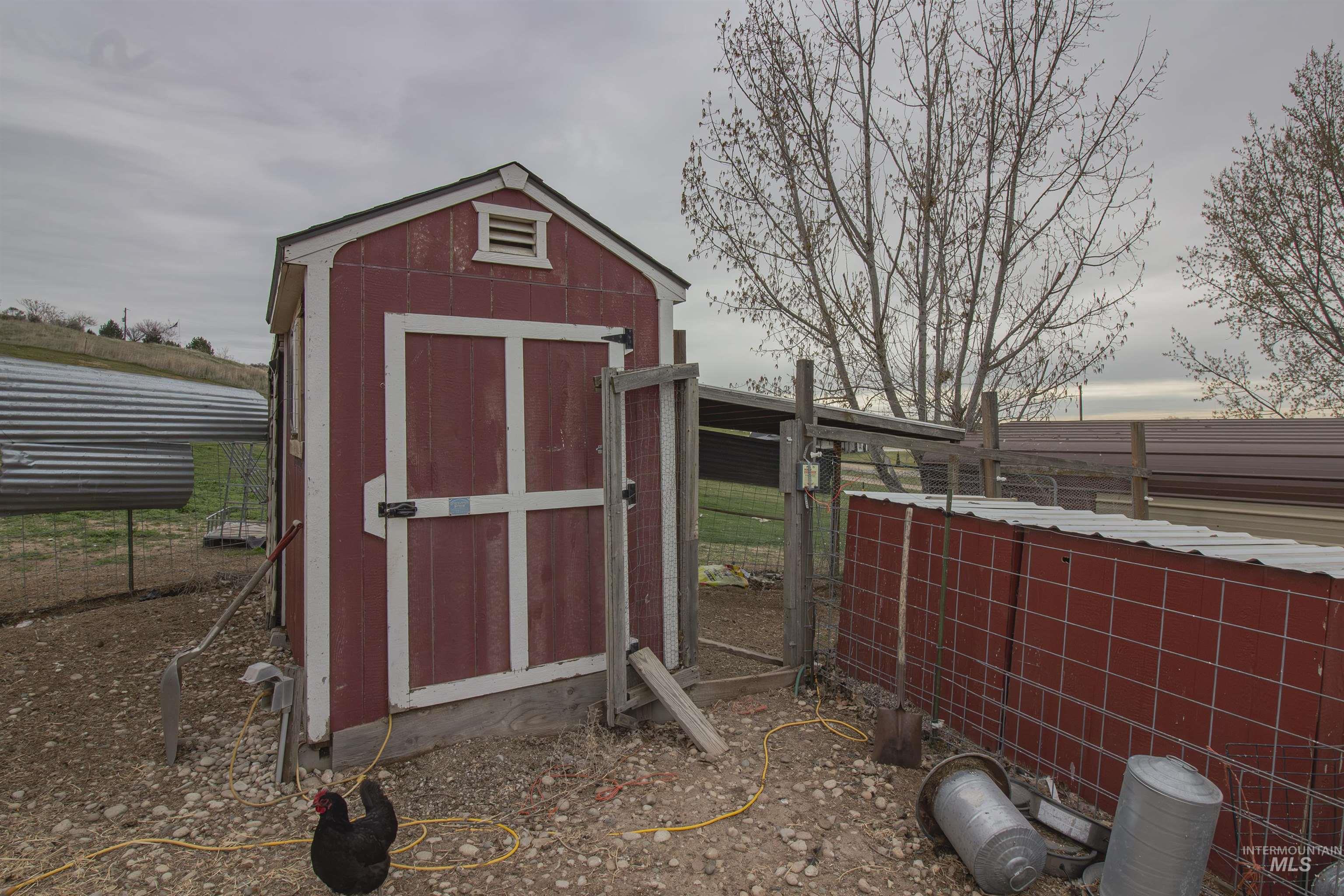 main property photo 40
