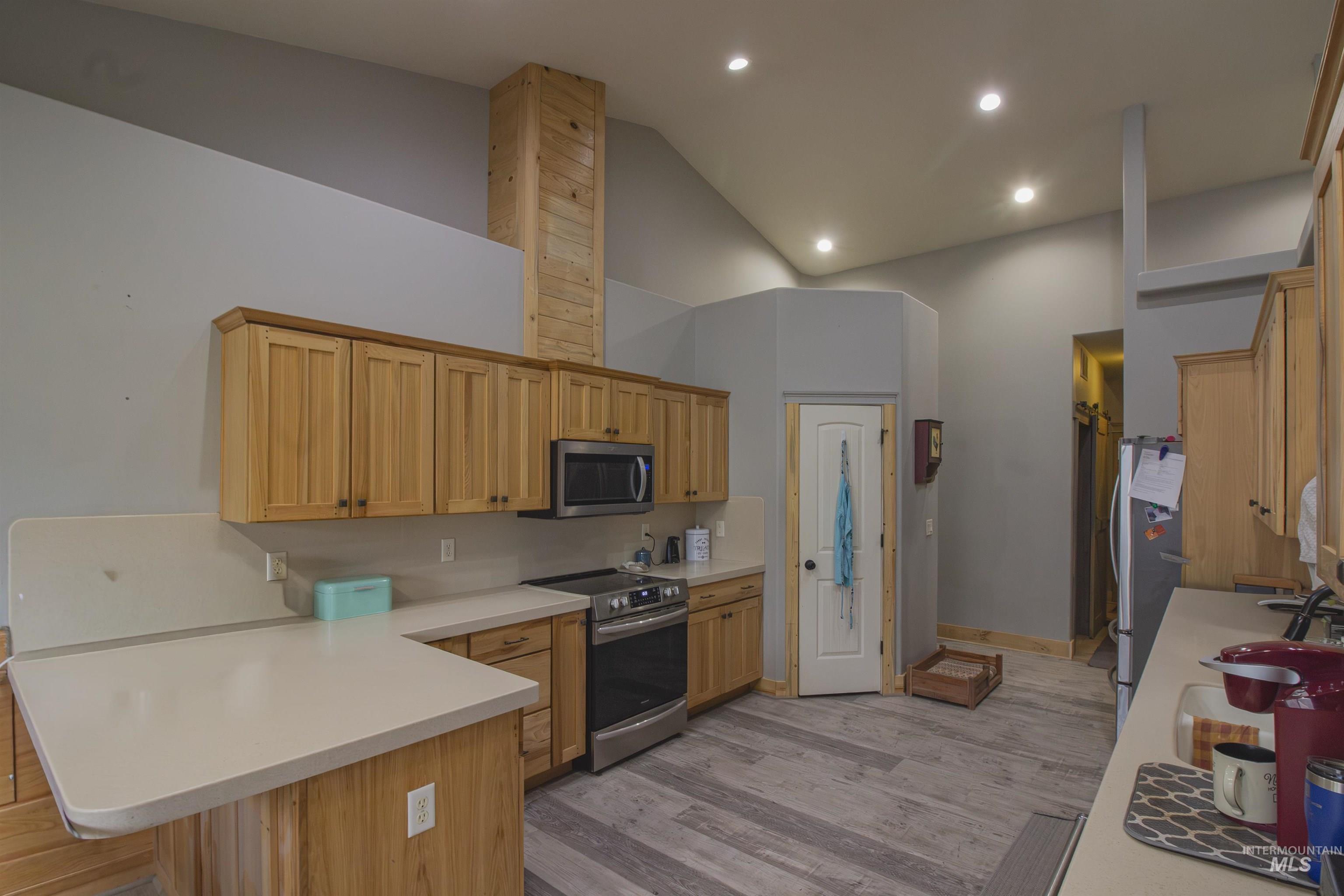 main property photo 8