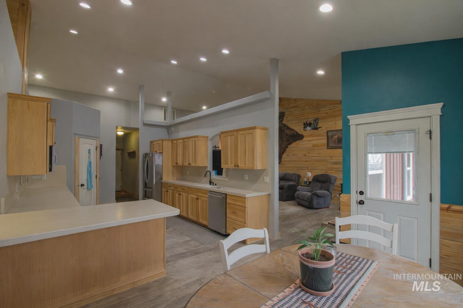 main property photo 9