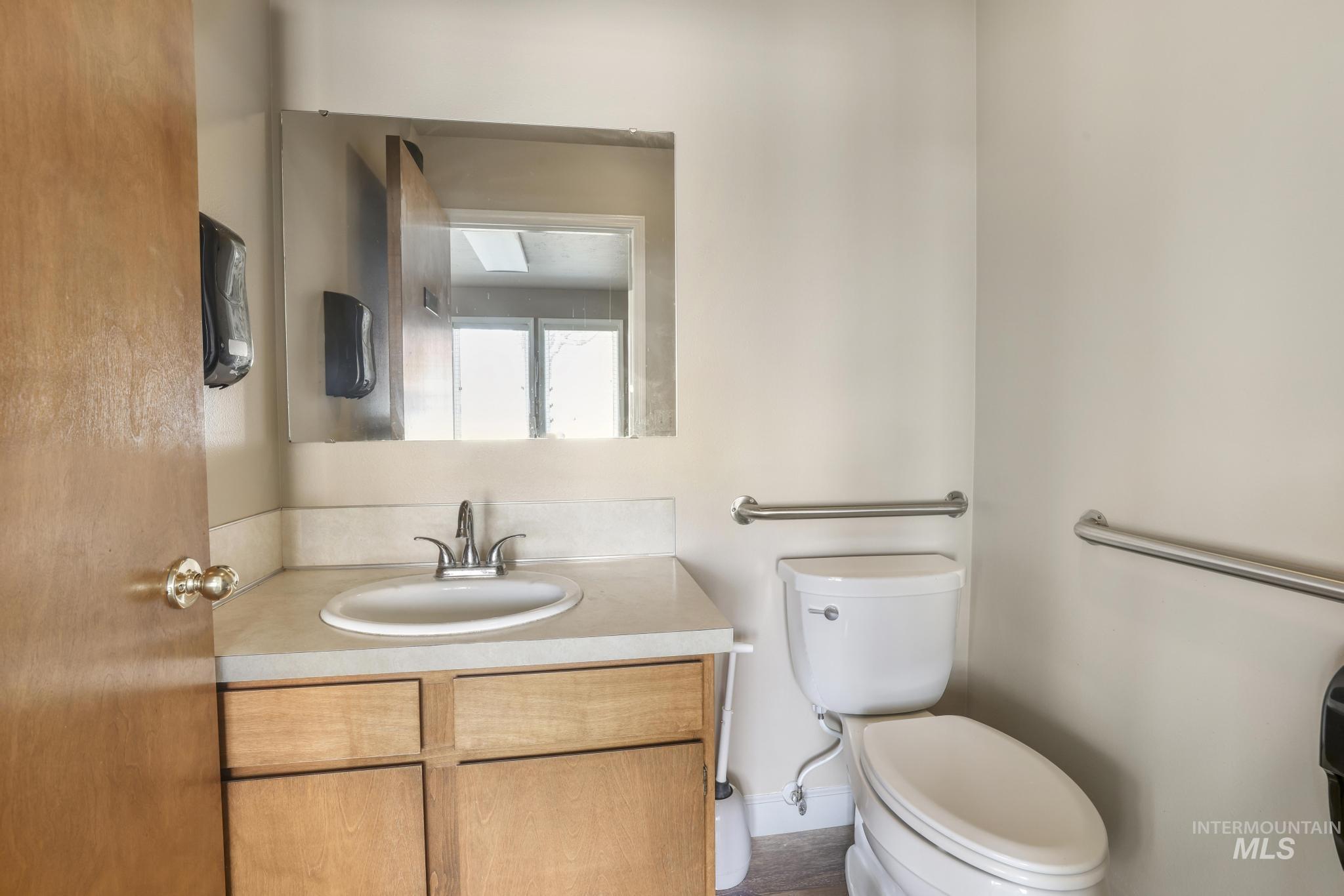 main property photo 13