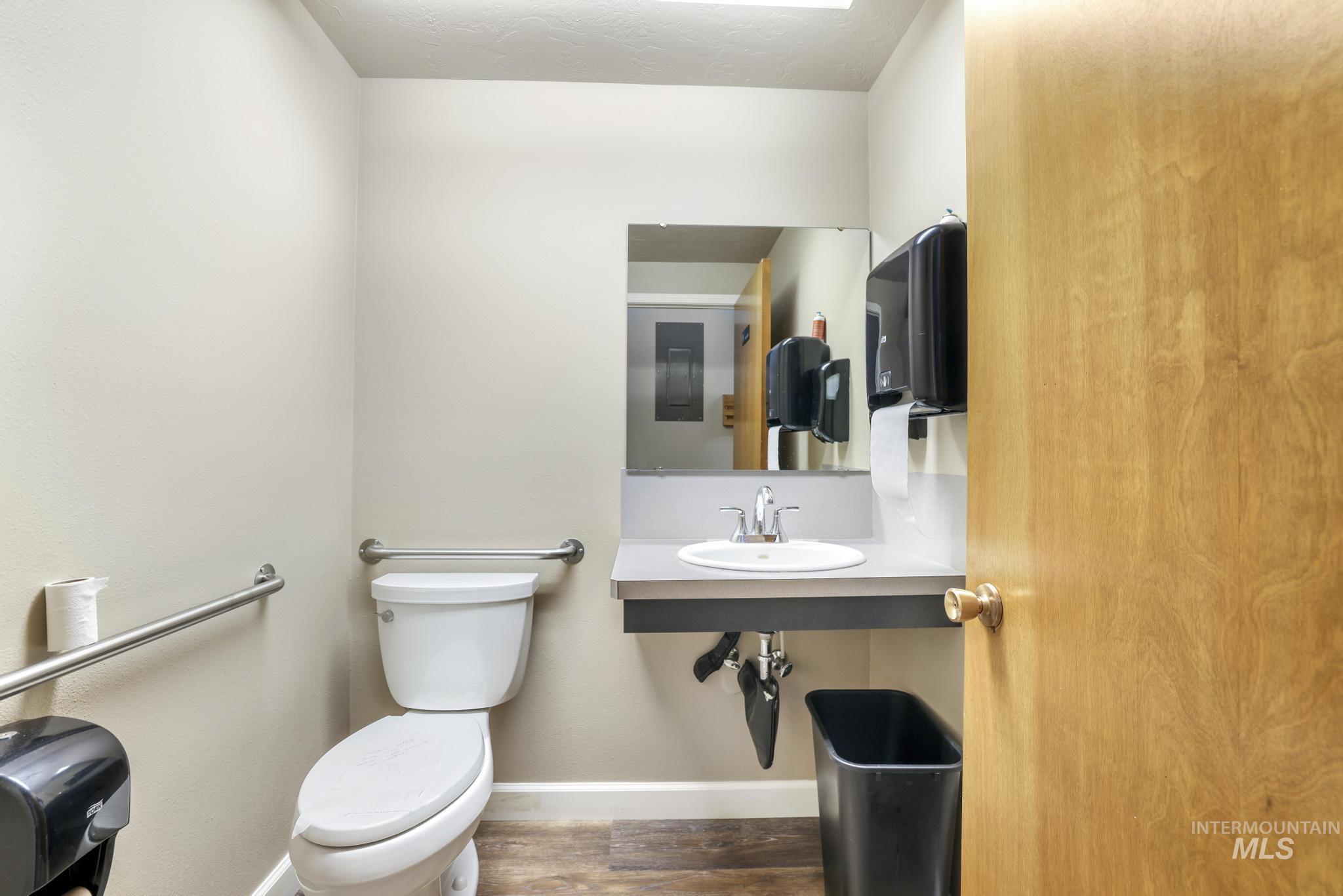 main property photo 14