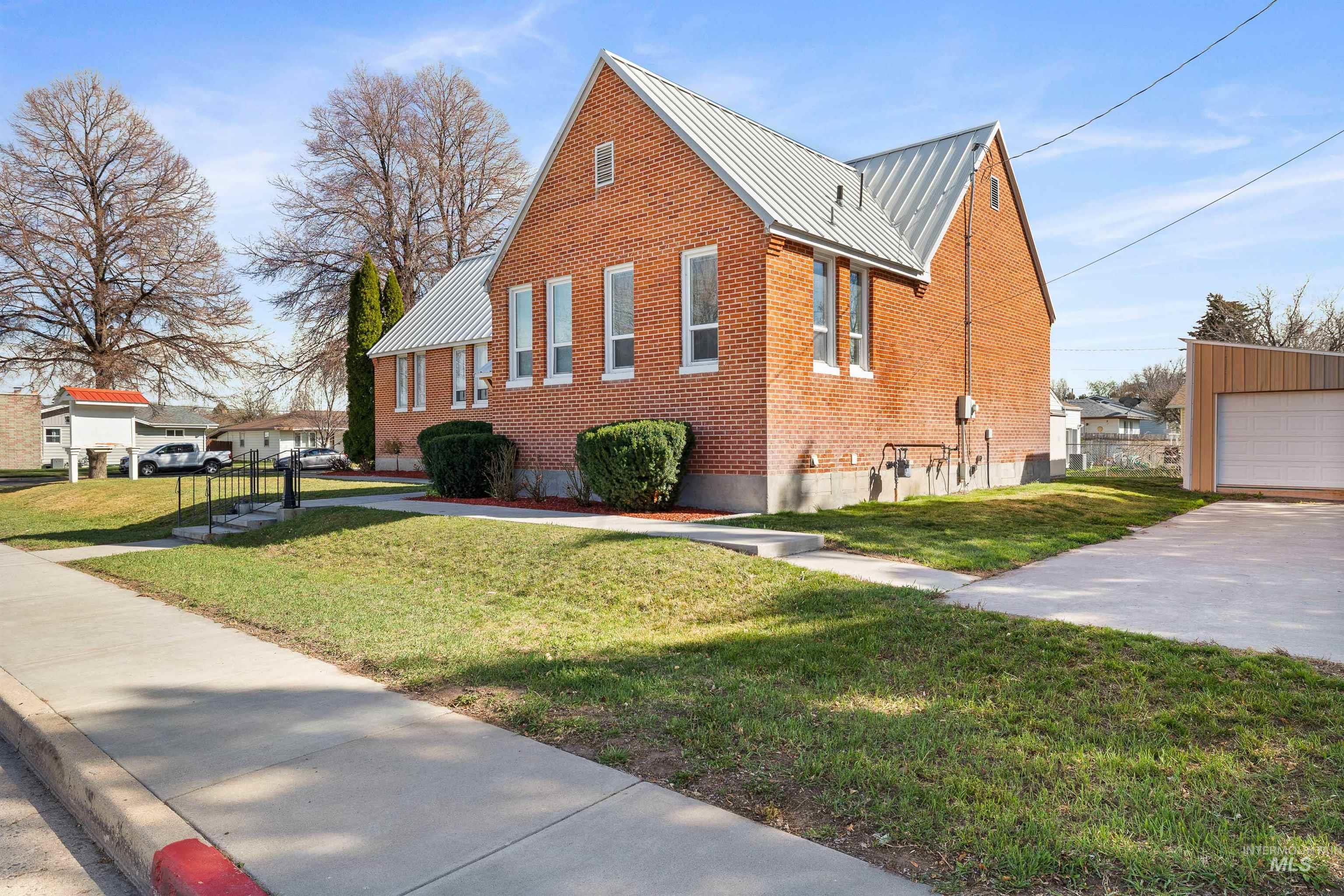 main property photo 28