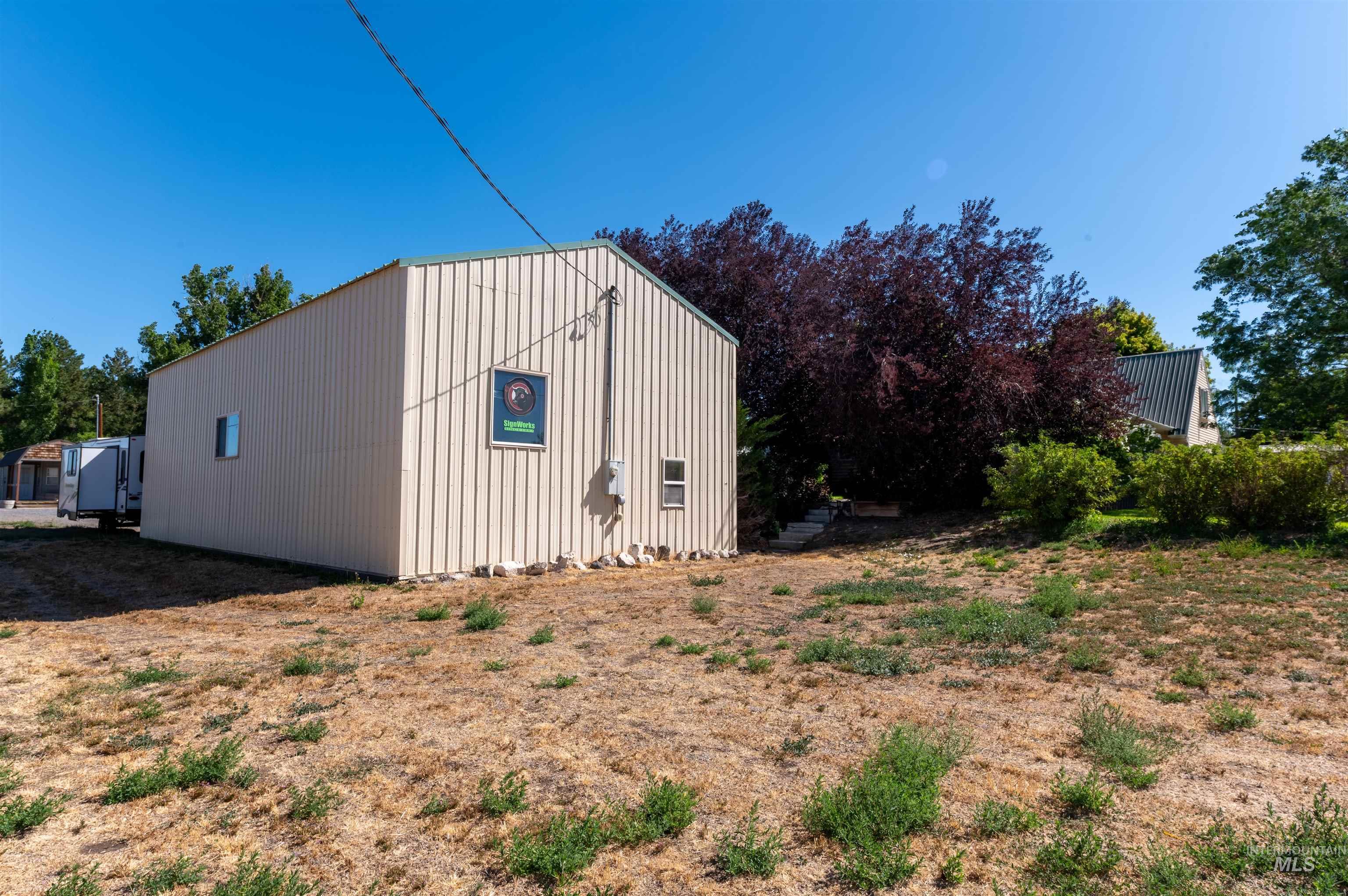 main property photo 39