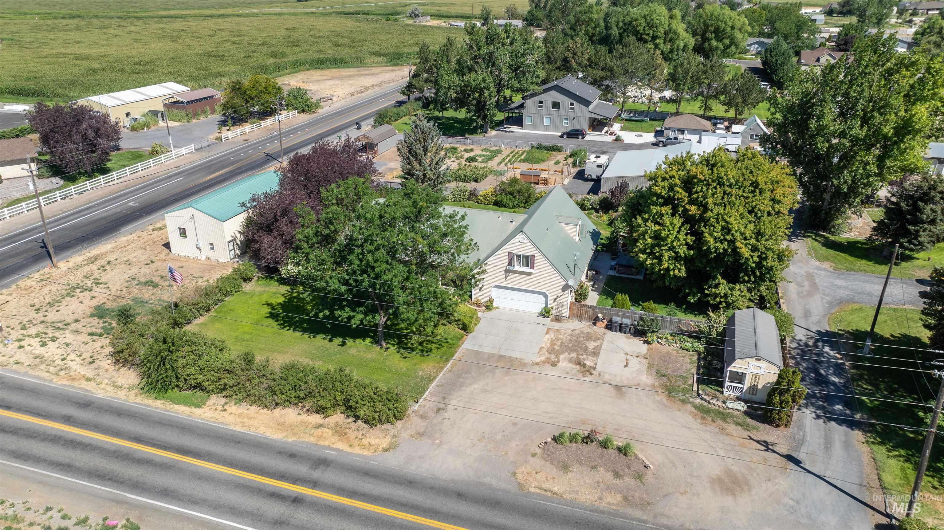 main property photo 40