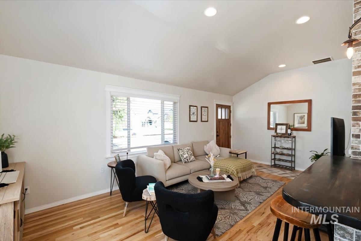 property viewer photo 2