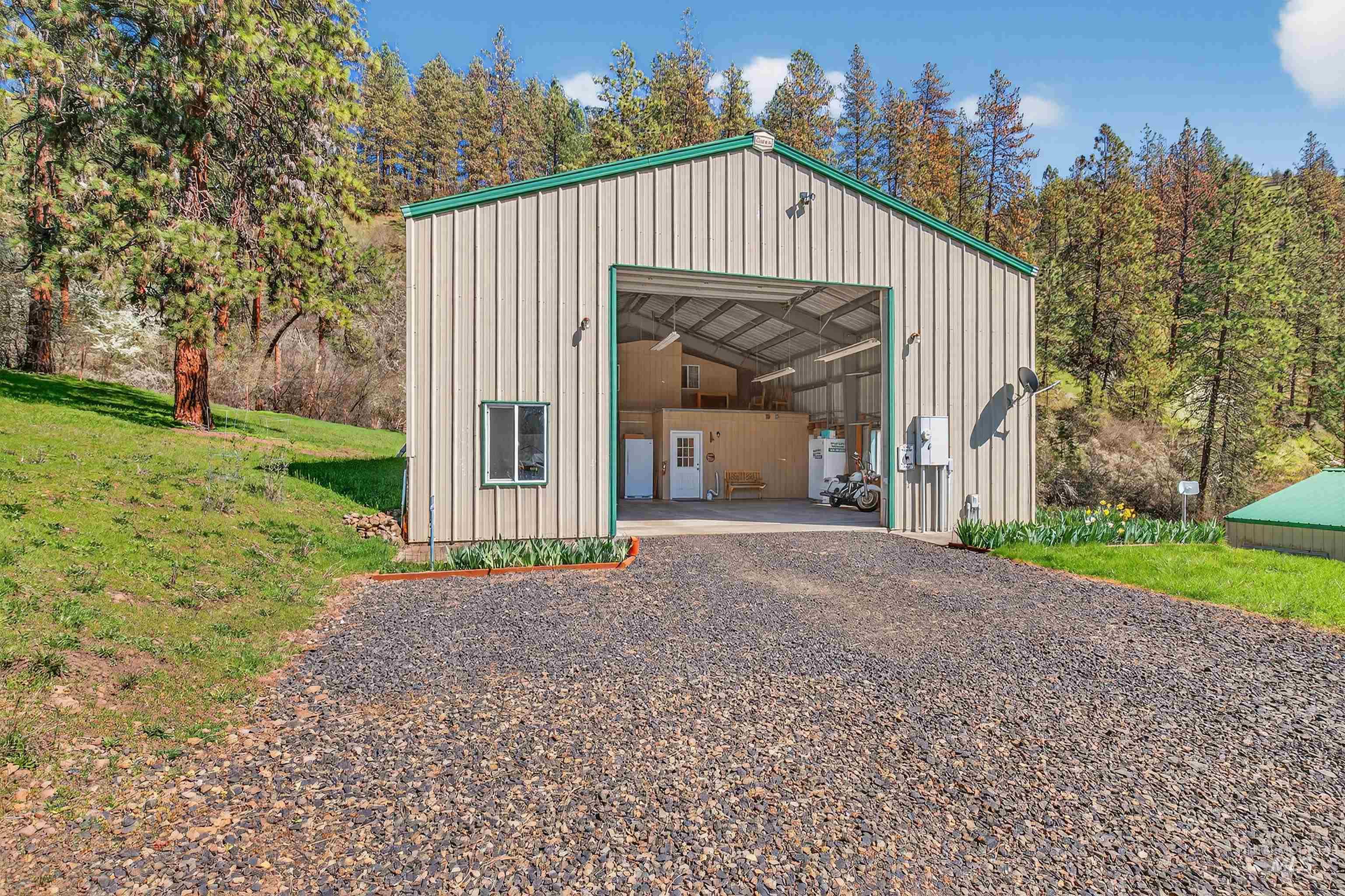 main property photo 5