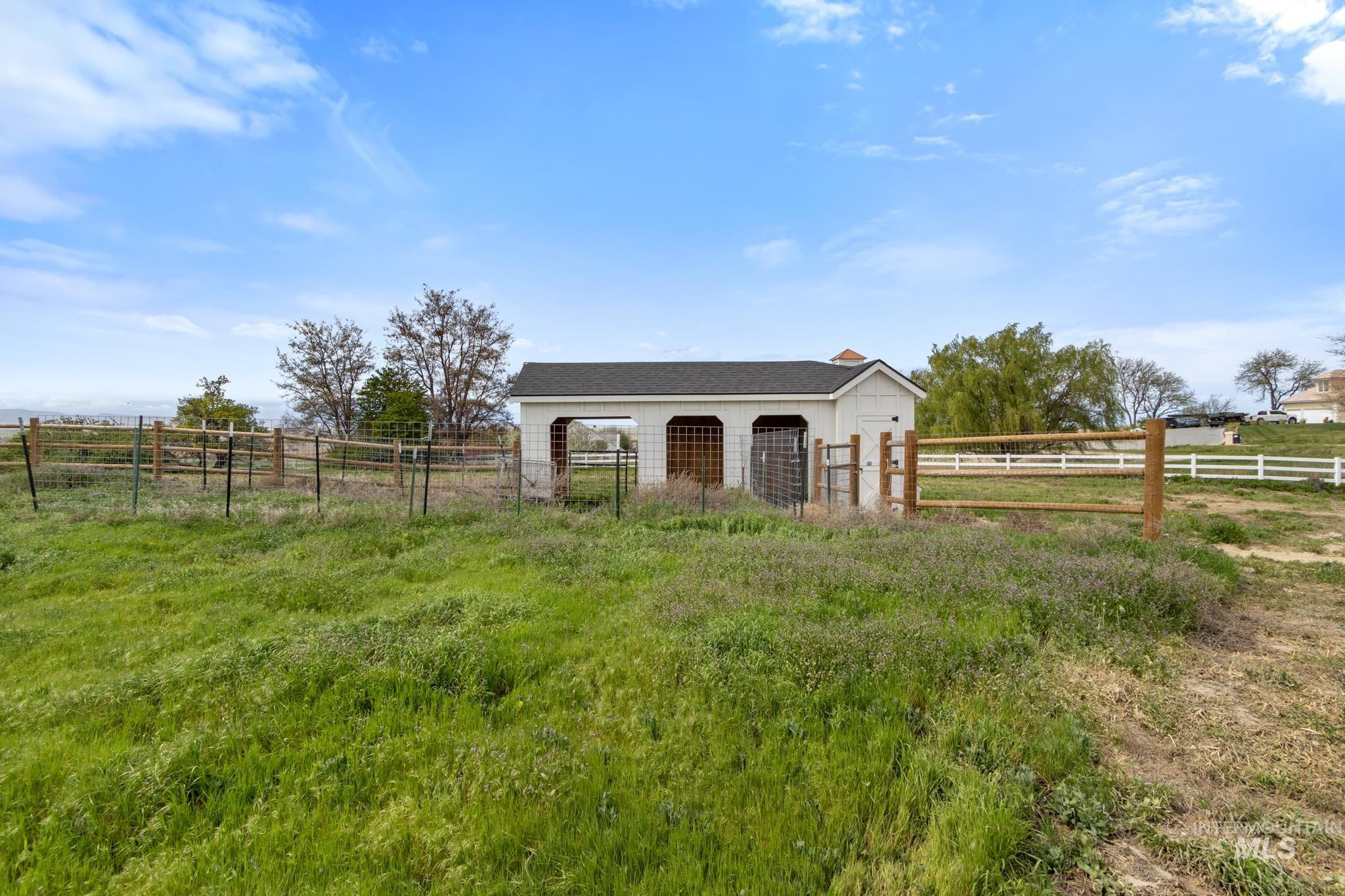 main property photo 9